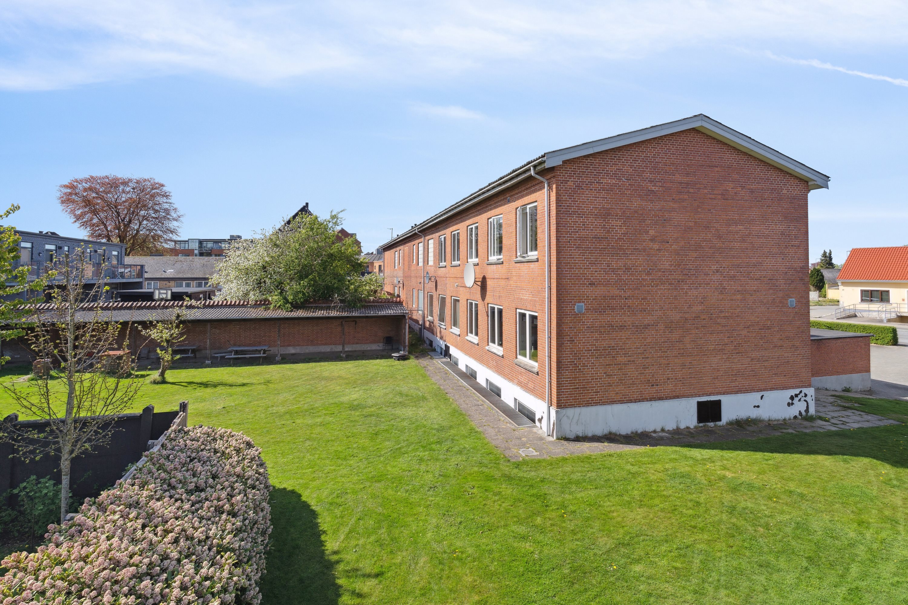 Fremhævet set fra haven billede i fuldskærmstilstand. Billede af Silkeborgvej 24, st.. 4., 7400 Herning