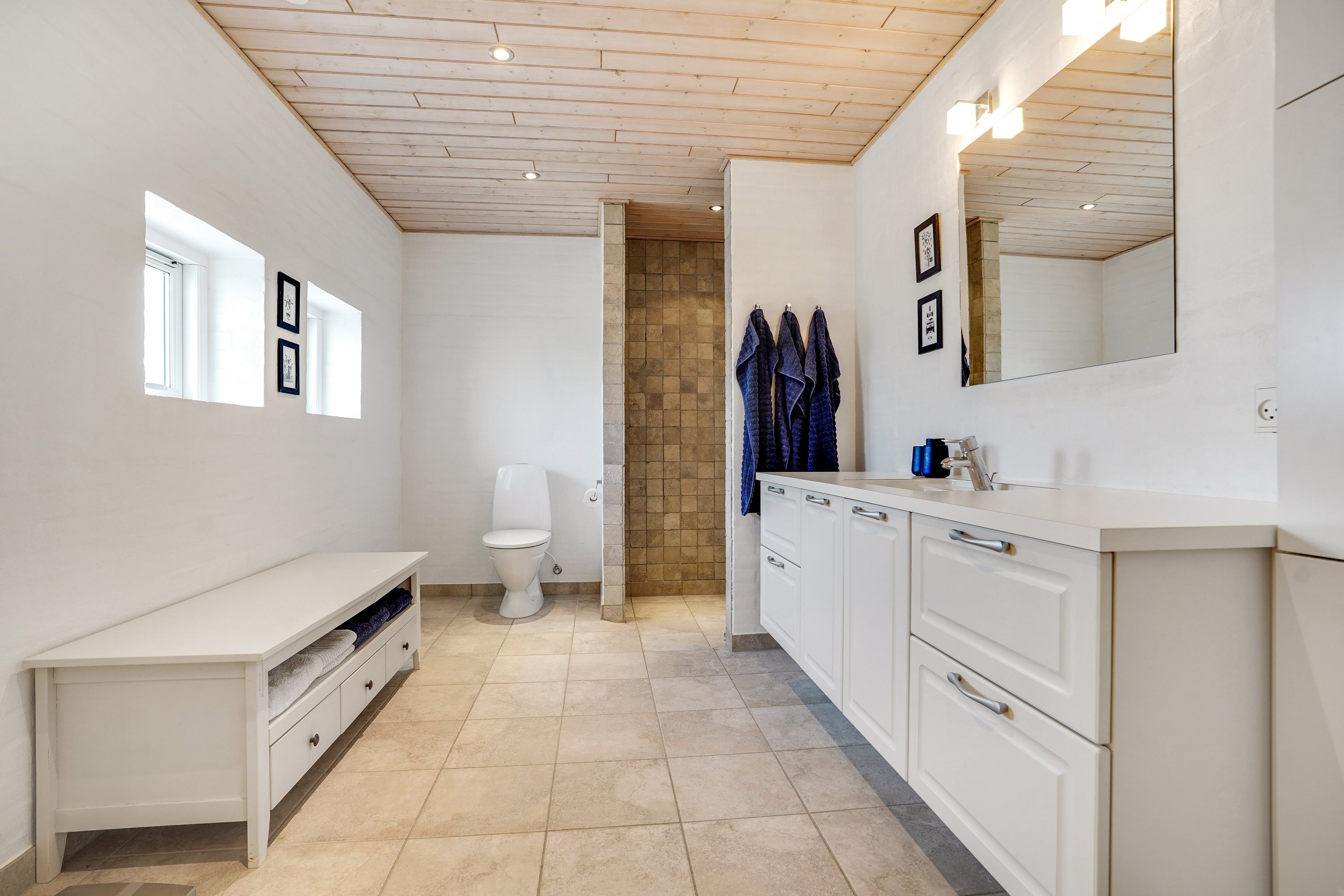 Fremhævet badeværelse billede i fuldskærmstilstand. Billede af Møldrupvej 1C, Yding, 8752 Østbirk