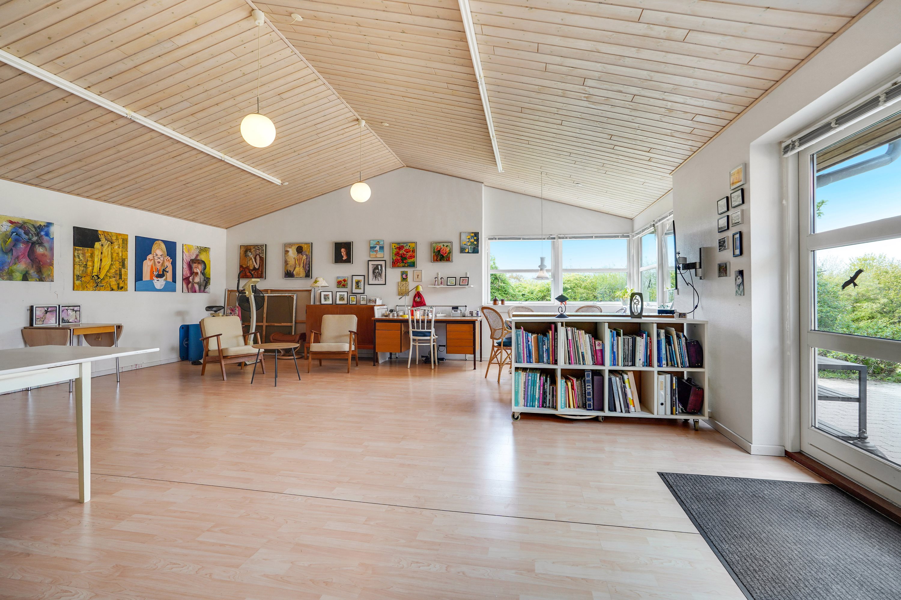 Fremhævet stue billede i fuldskærmstilstand. Billede af Møldrupvej 1C, Yding, 8752 Østbirk