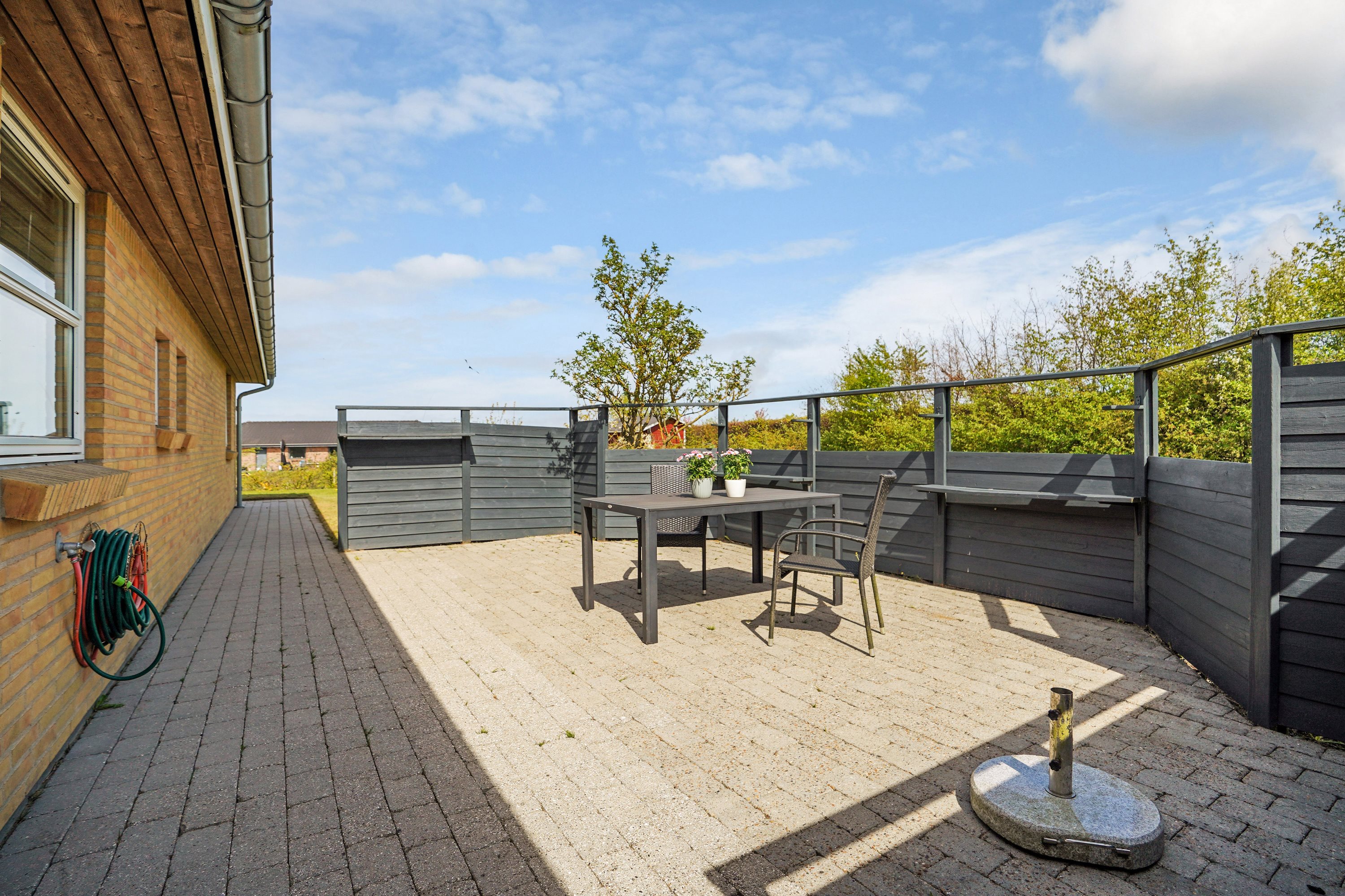 Fremhævet terrasse billede i fuldskærmstilstand. Billede af Møldrupvej 1C, Yding, 8752 Østbirk