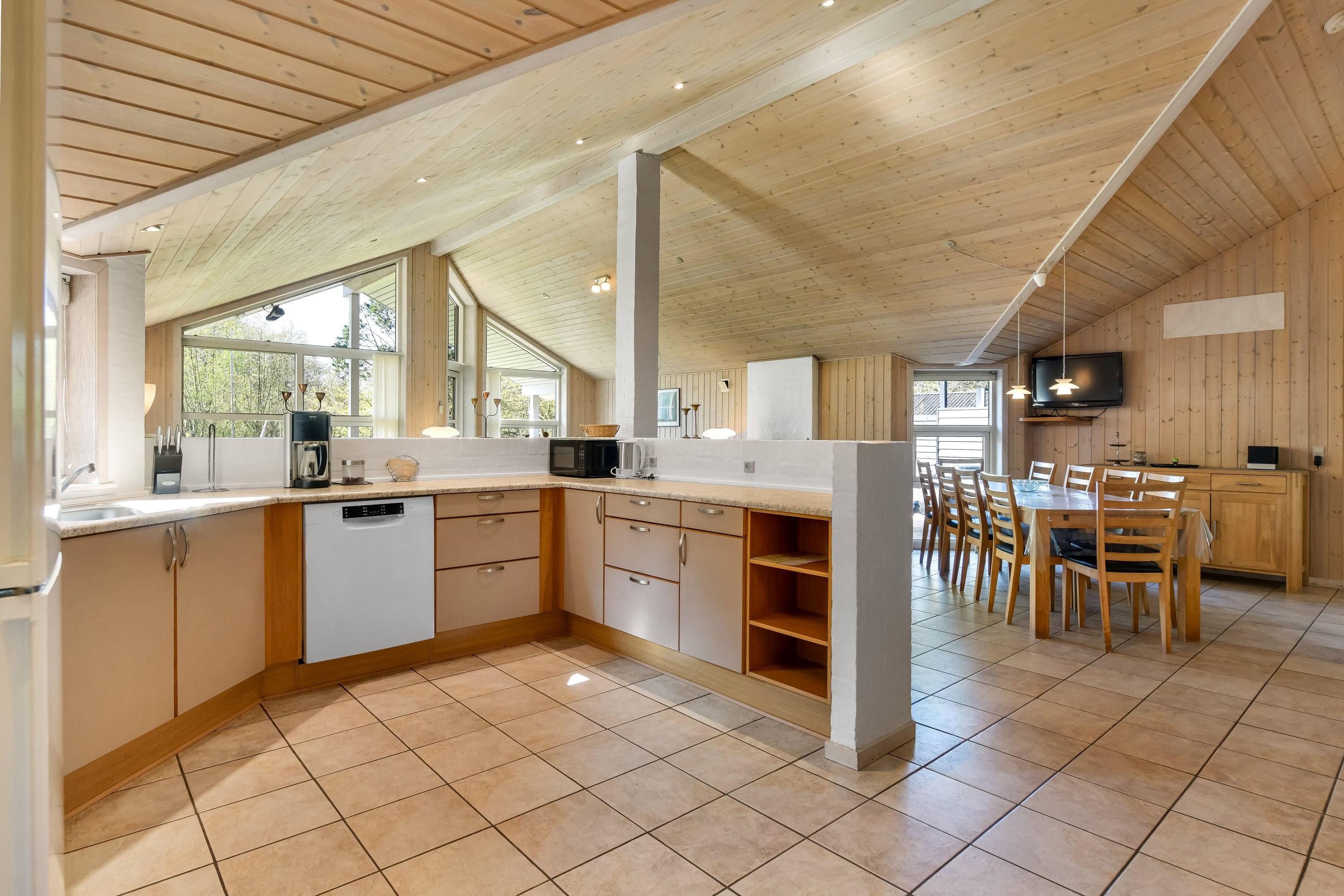 Fremhævet køkken billede i fuldskærmstilstand. Billede af Hybenvej 15, 6857 Blåvand