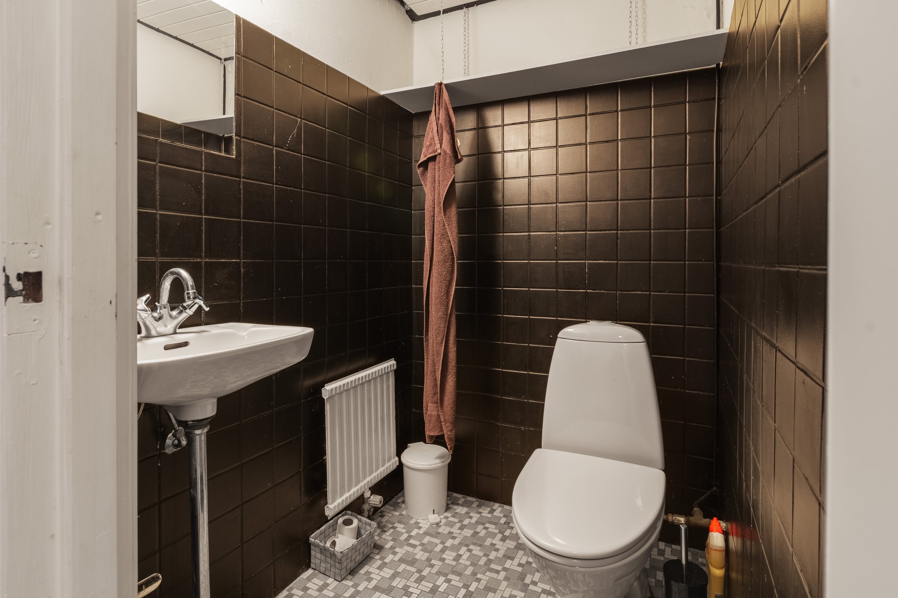 Fremhævet toilet kælder billede i fuldskærmstilstand. Billede af Fuglehavevej 86, 2750 Ballerup