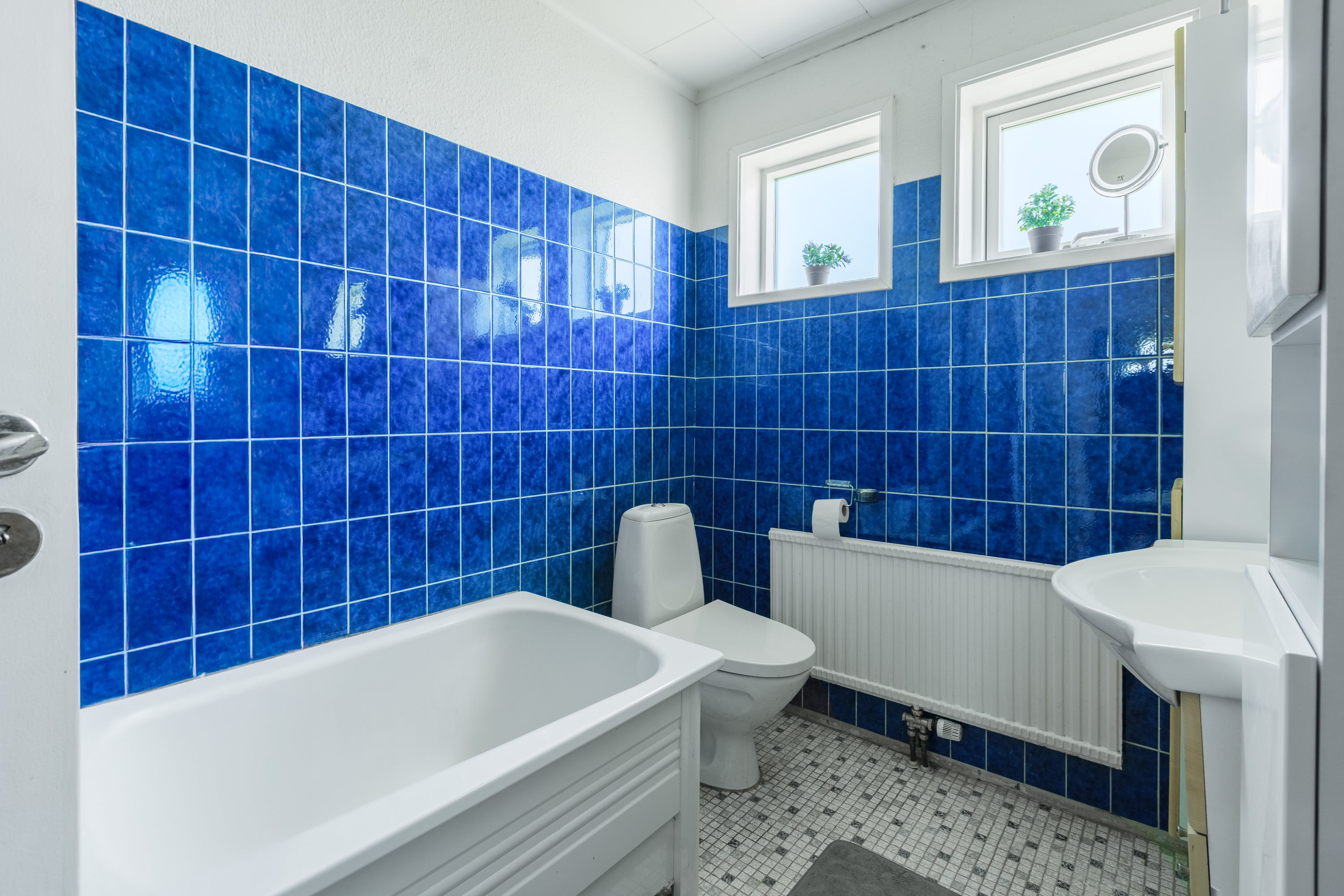 Fremhævet bad billede i fuldskærmstilstand. Billede af Fuglehavevej 86, 2750 Ballerup