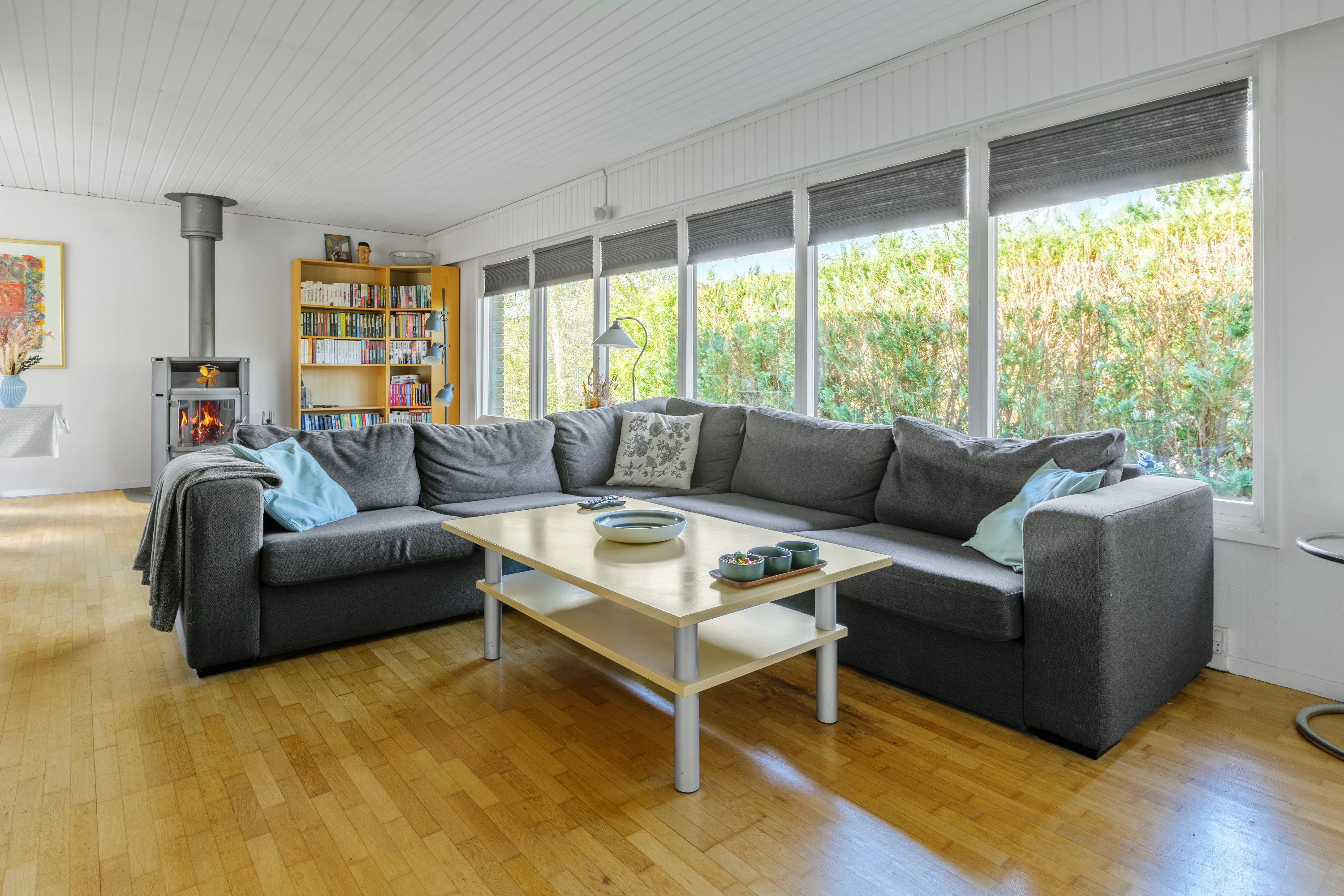 Fremhævet stue billede i fuldskærmstilstand. Billede af Fuglehavevej 86, 2750 Ballerup