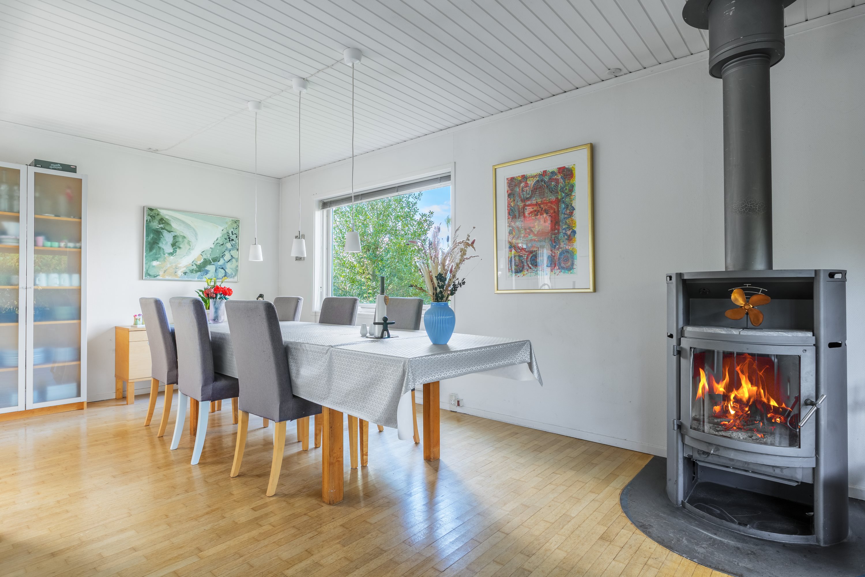 Fremhævet stue billede i fuldskærmstilstand. Billede af Fuglehavevej 86, 2750 Ballerup