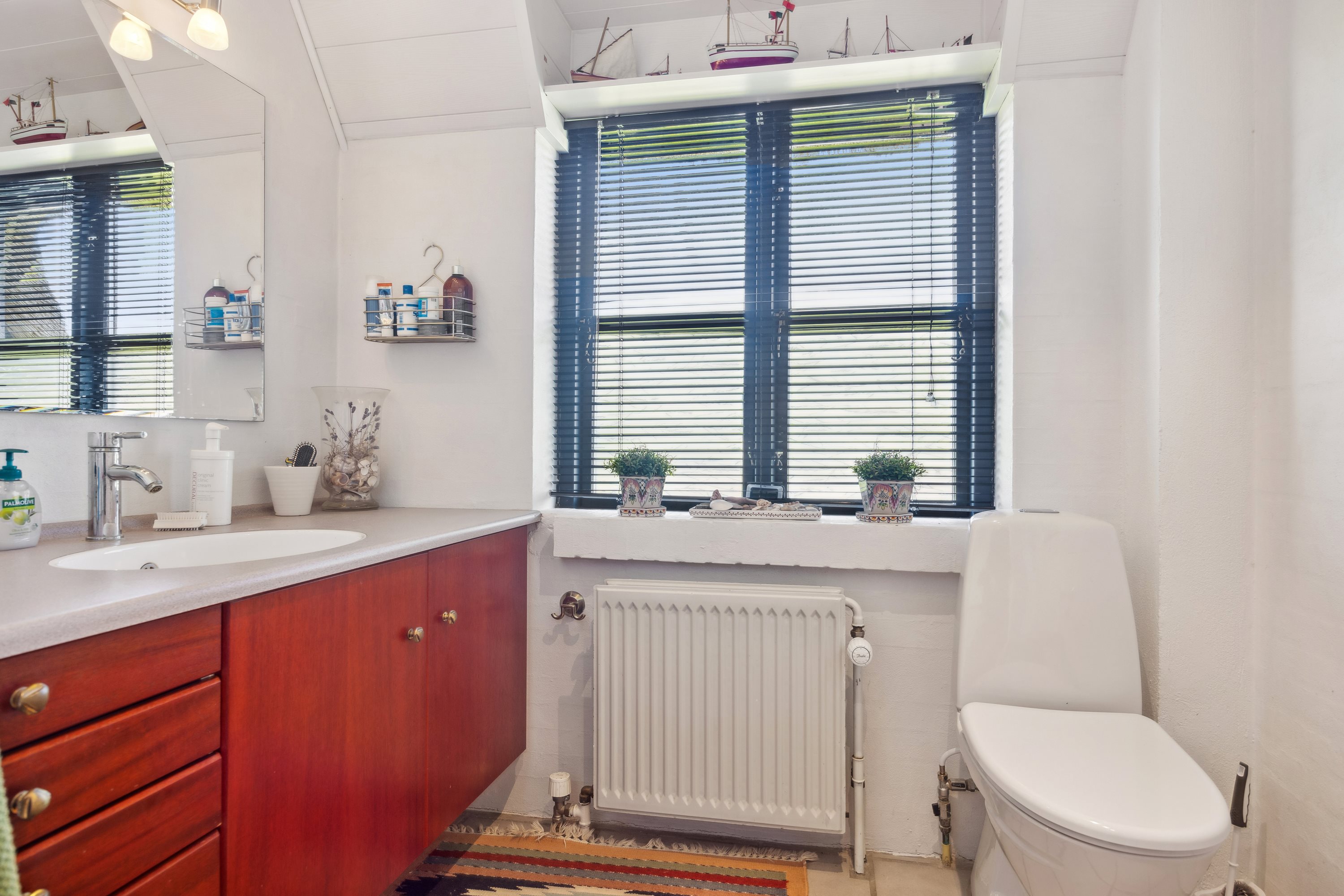 Fremhævet badeværelse billede i fuldskærmstilstand. Billede af Søndergade 41, Hou, 9370 Hals