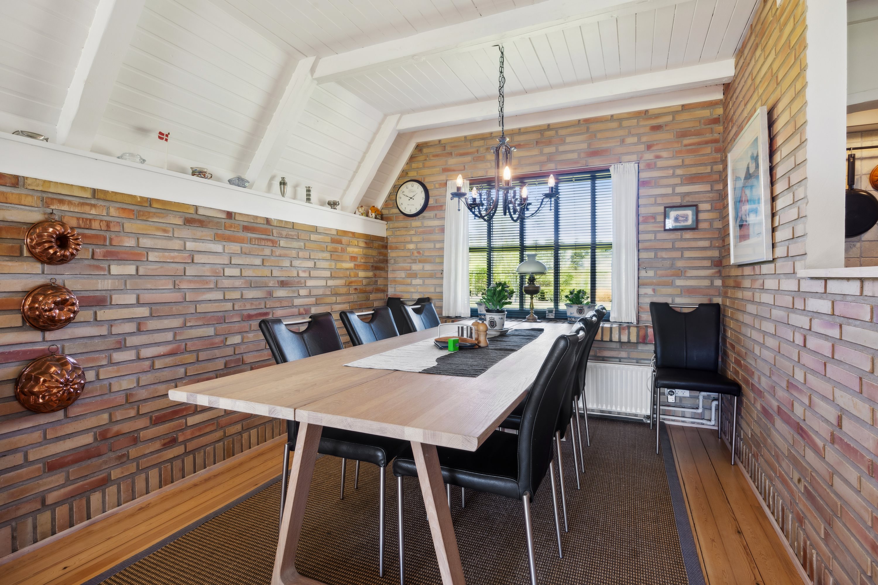 Fremhævet stue billede i fuldskærmstilstand. Billede af Søndergade 41, Hou, 9370 Hals