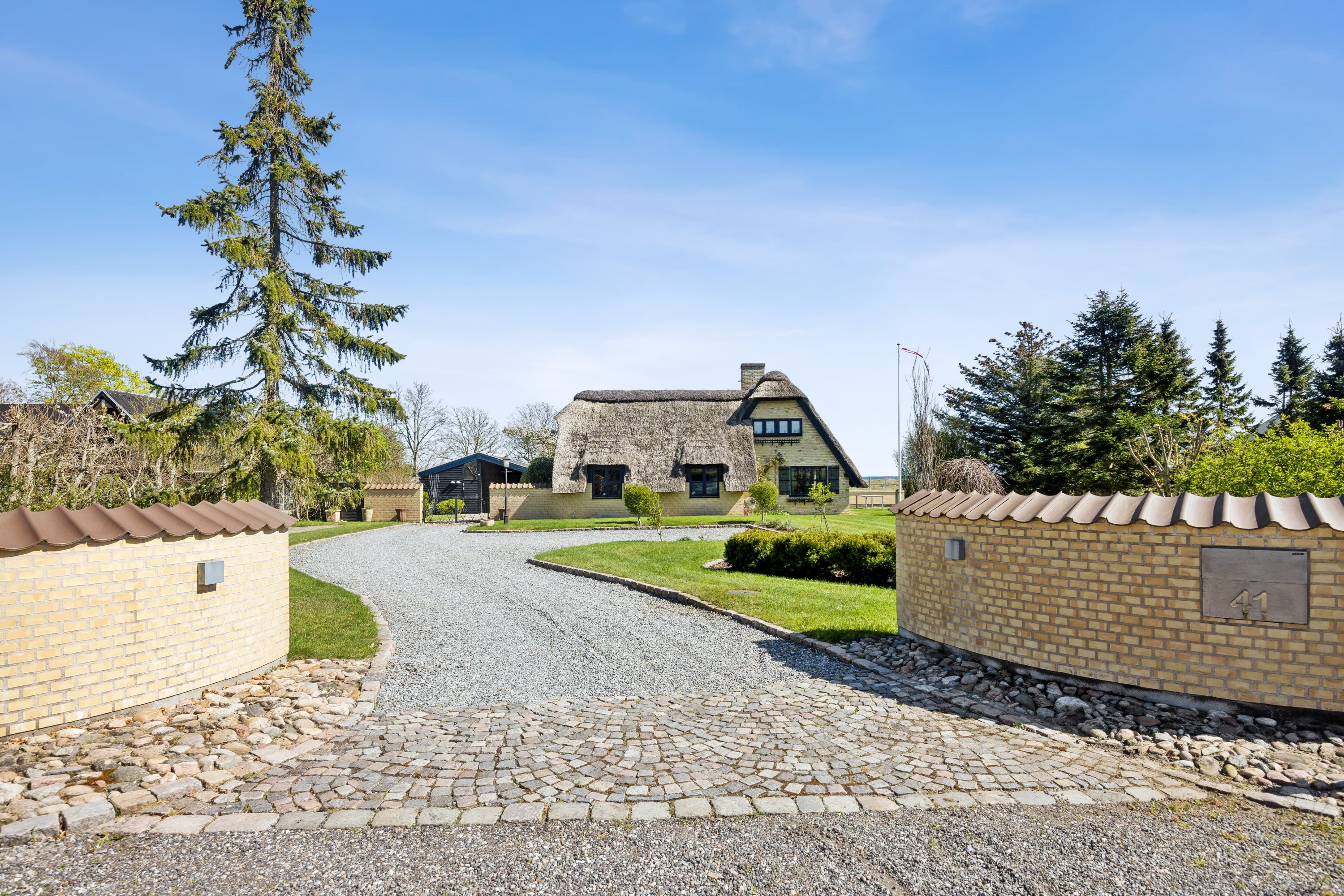 Fremhævet ejendom 1 billede i fuldskærmstilstand. Billede af Søndergade 41, Hou, 9370 Hals