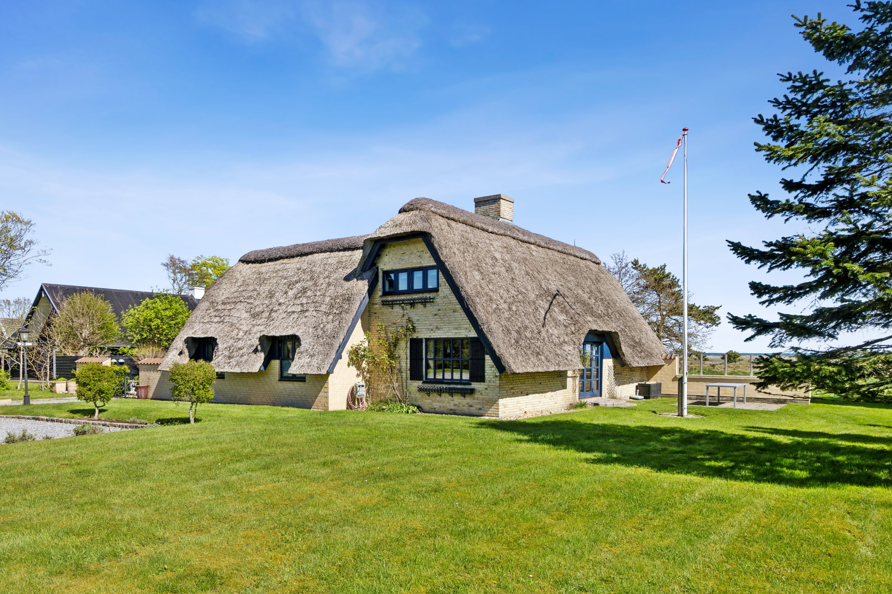 Fremhævet ejendom 1 billede i fuldskærmstilstand. Billede af Søndergade 41, Hou, 9370 Hals