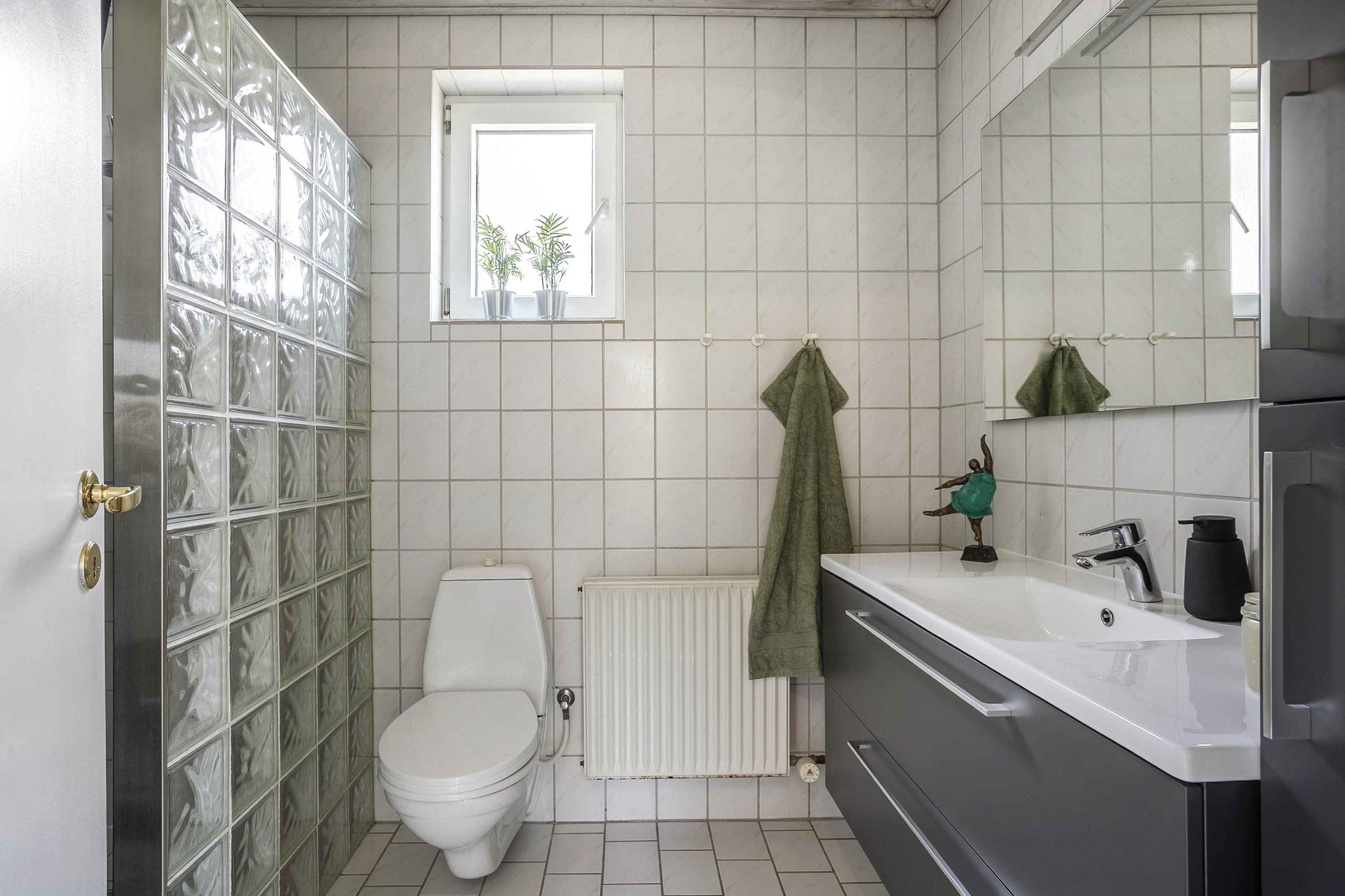 Fremhævet toilet billede i fuldskærmstilstand. Billede af Baungårdsvej 10, 6600 Vejen