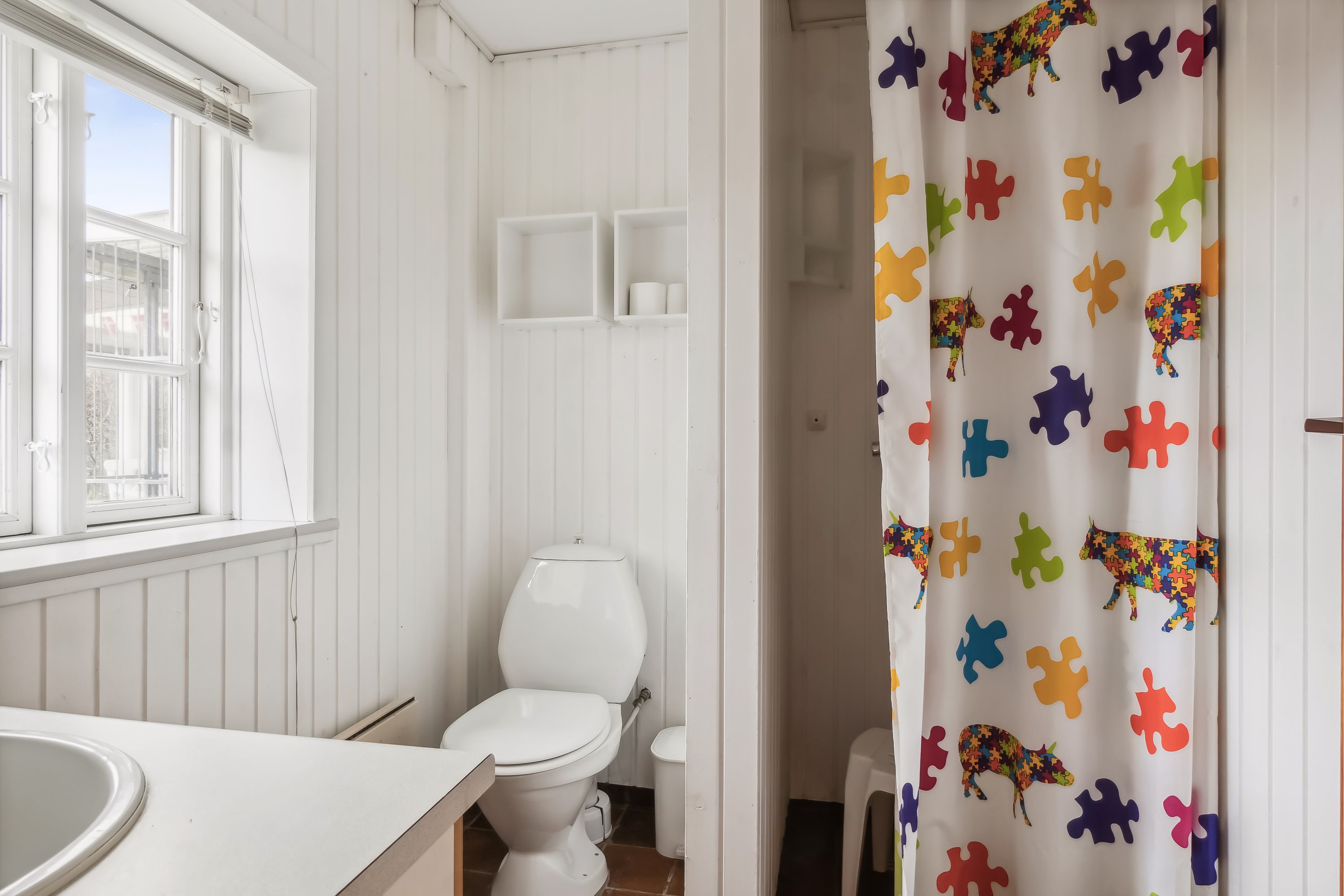 Fremhævet badeværelse billede i fuldskærmstilstand. Billede af Degnegyden 1, Kristiansminde, 5450 Otterup