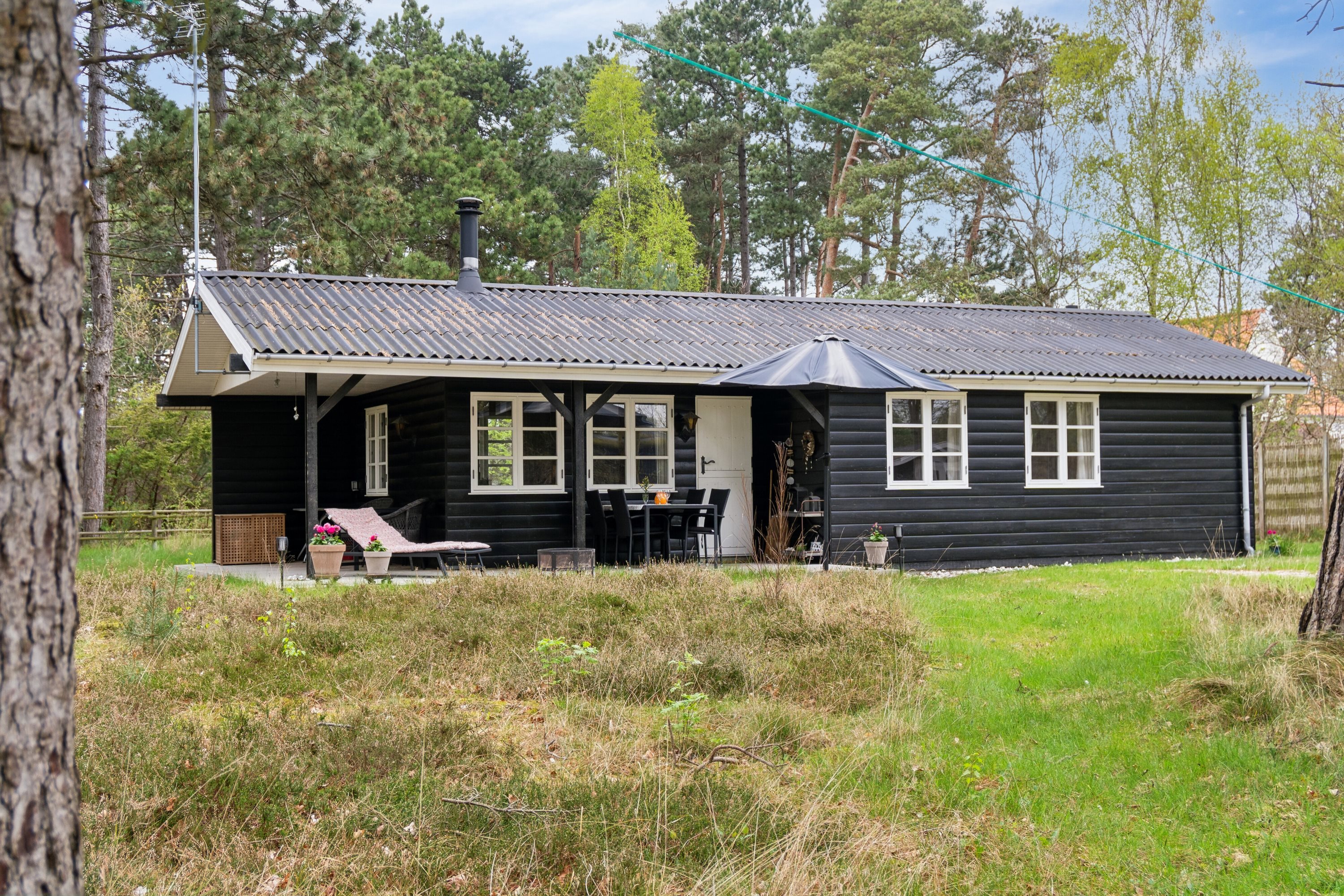 Fremhævet set fra haven billede i fuldskærmstilstand. Billede af Lyngvejen 11, 4500 Nykøbing Sj