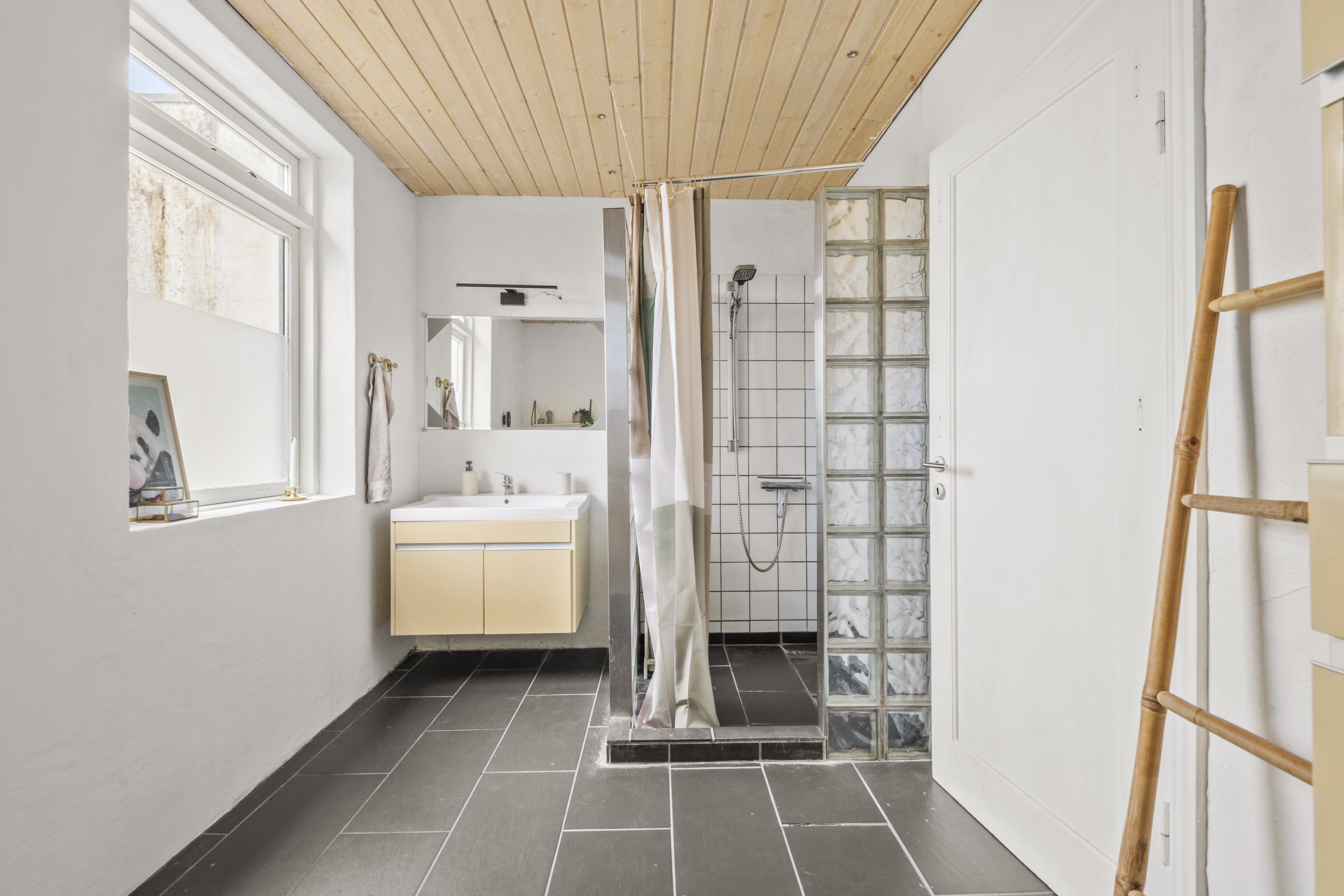 Fremhævet badeværelse billede i fuldskærmstilstand. Billede af Storegade 21, 6862 Tistrup