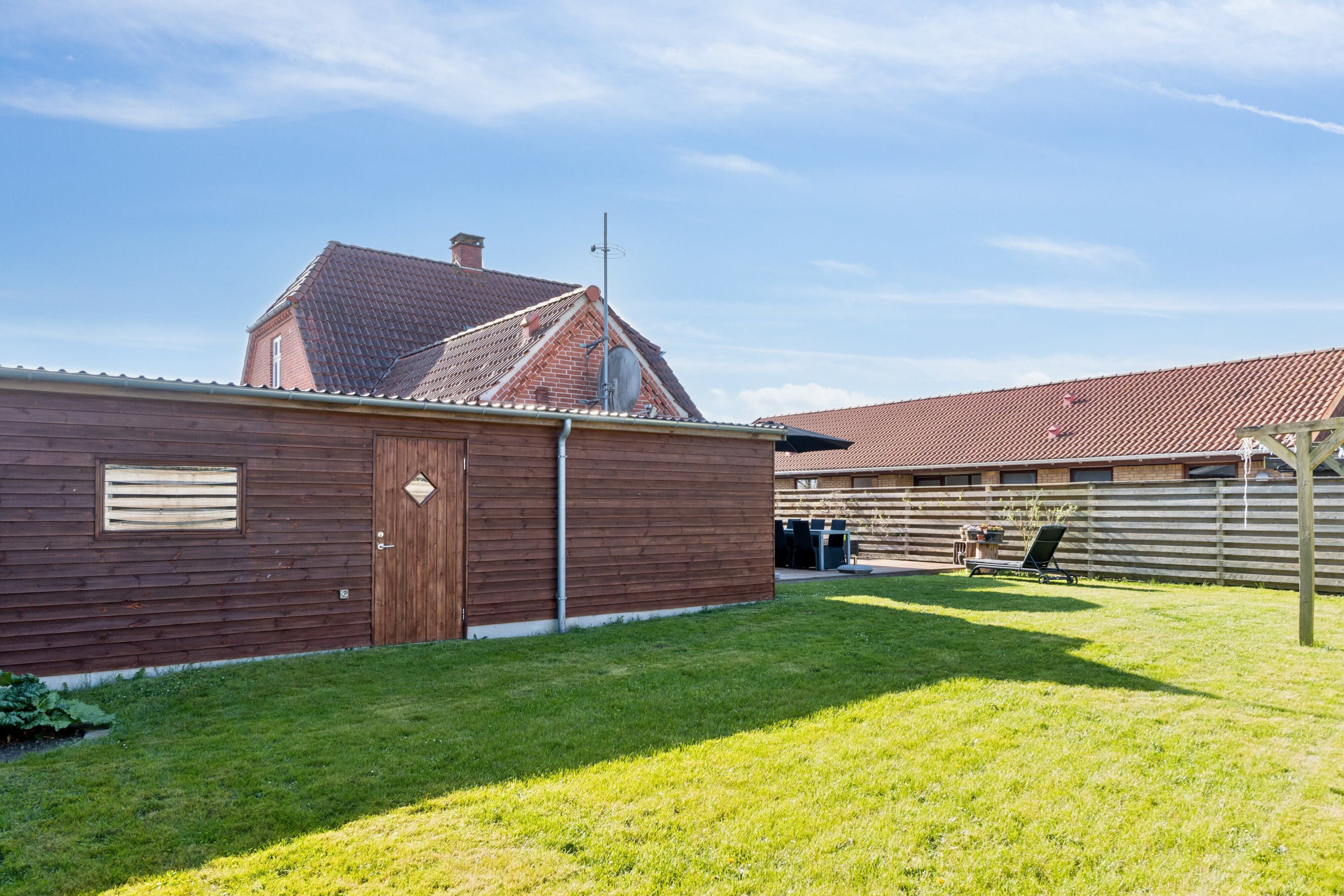 Fremhævet set fra haven billede i fuldskærmstilstand. Billede af Ny Esbjergvej 10, 4720 Præstø