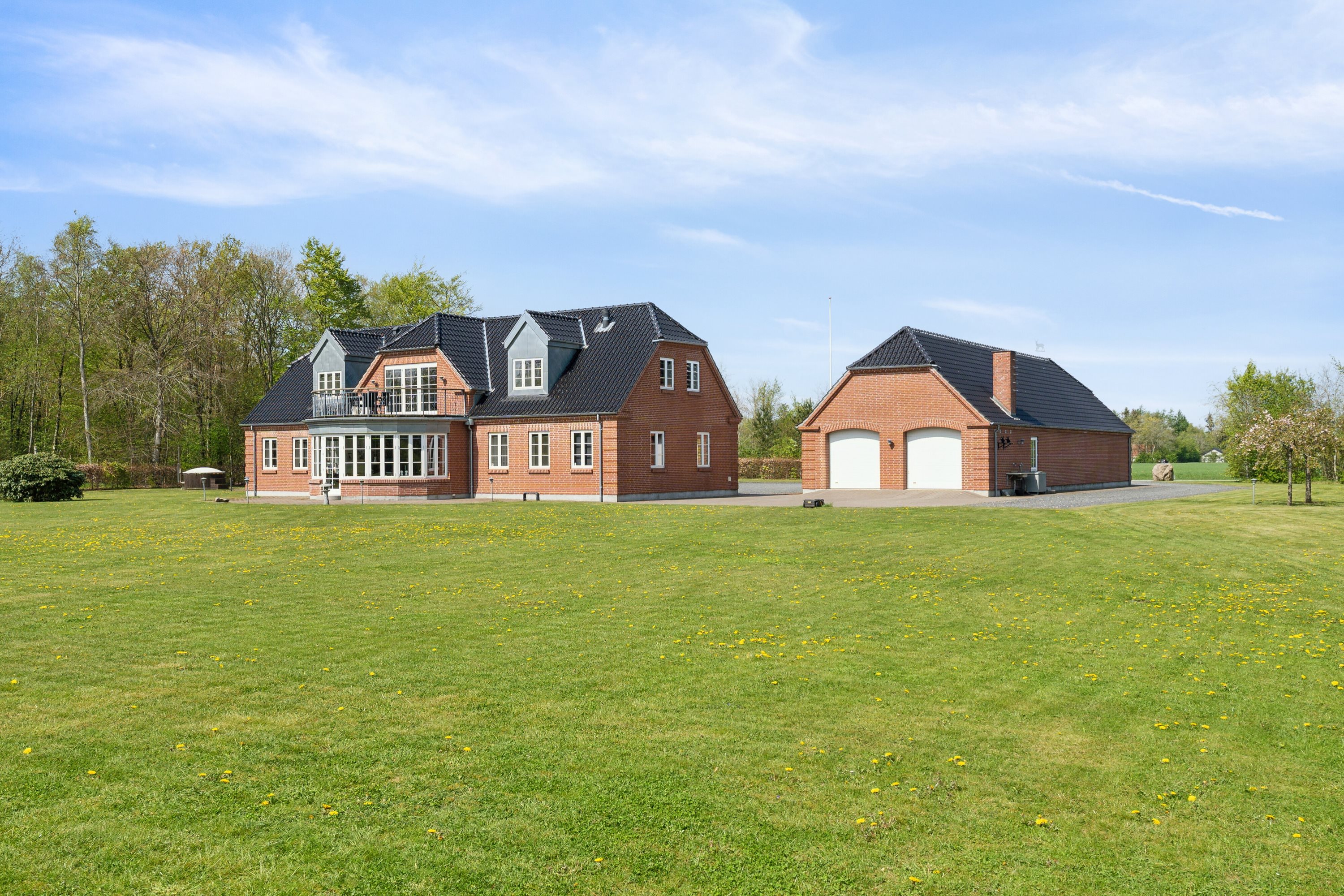 Fremhævet set fra haven billede i fuldskærmstilstand. Billede af Munkhøjvej 4, Lundfod, 7330 Brande