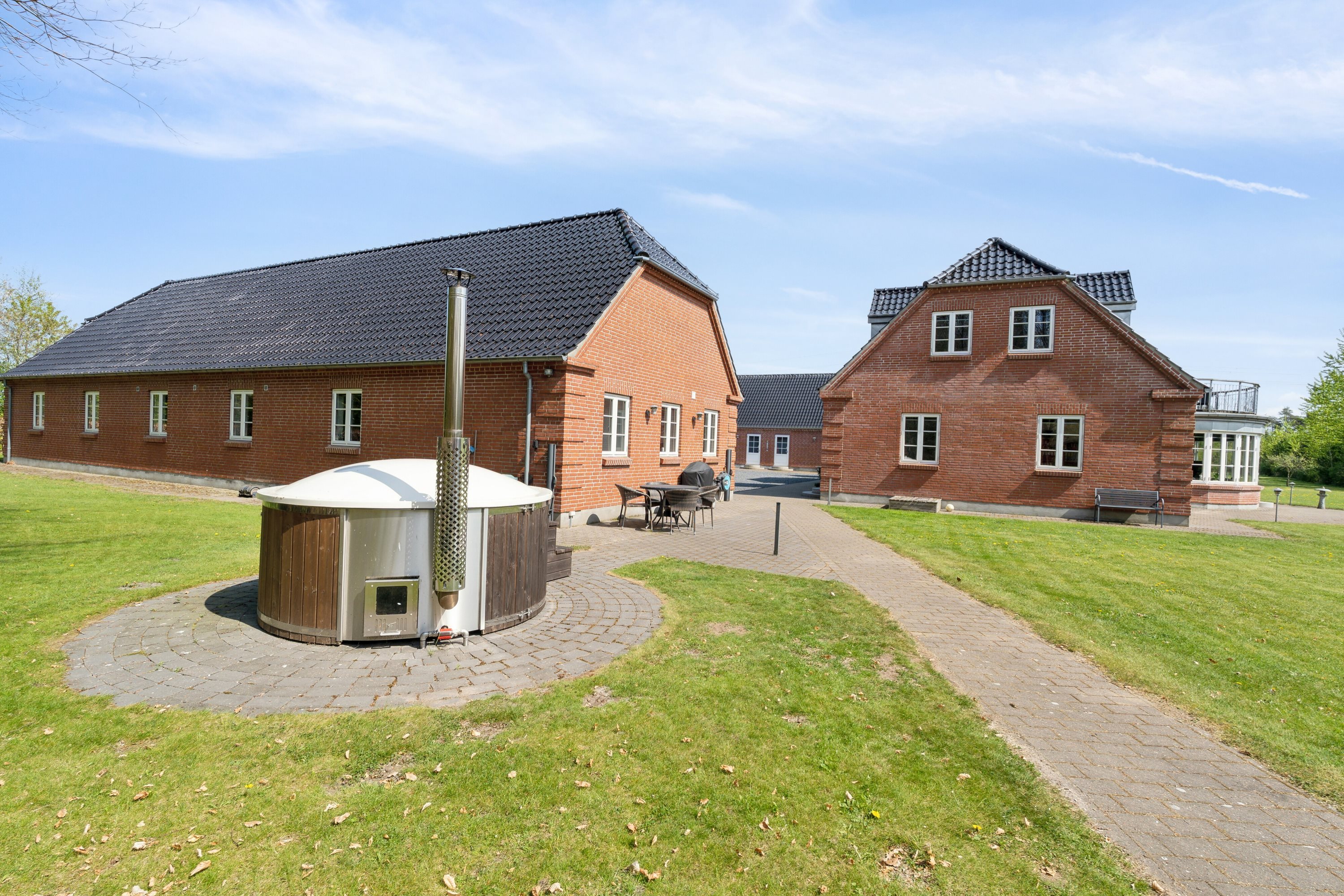 Fremhævet set fra haven billede i fuldskærmstilstand. Billede af Munkhøjvej 4, Lundfod, 7330 Brande