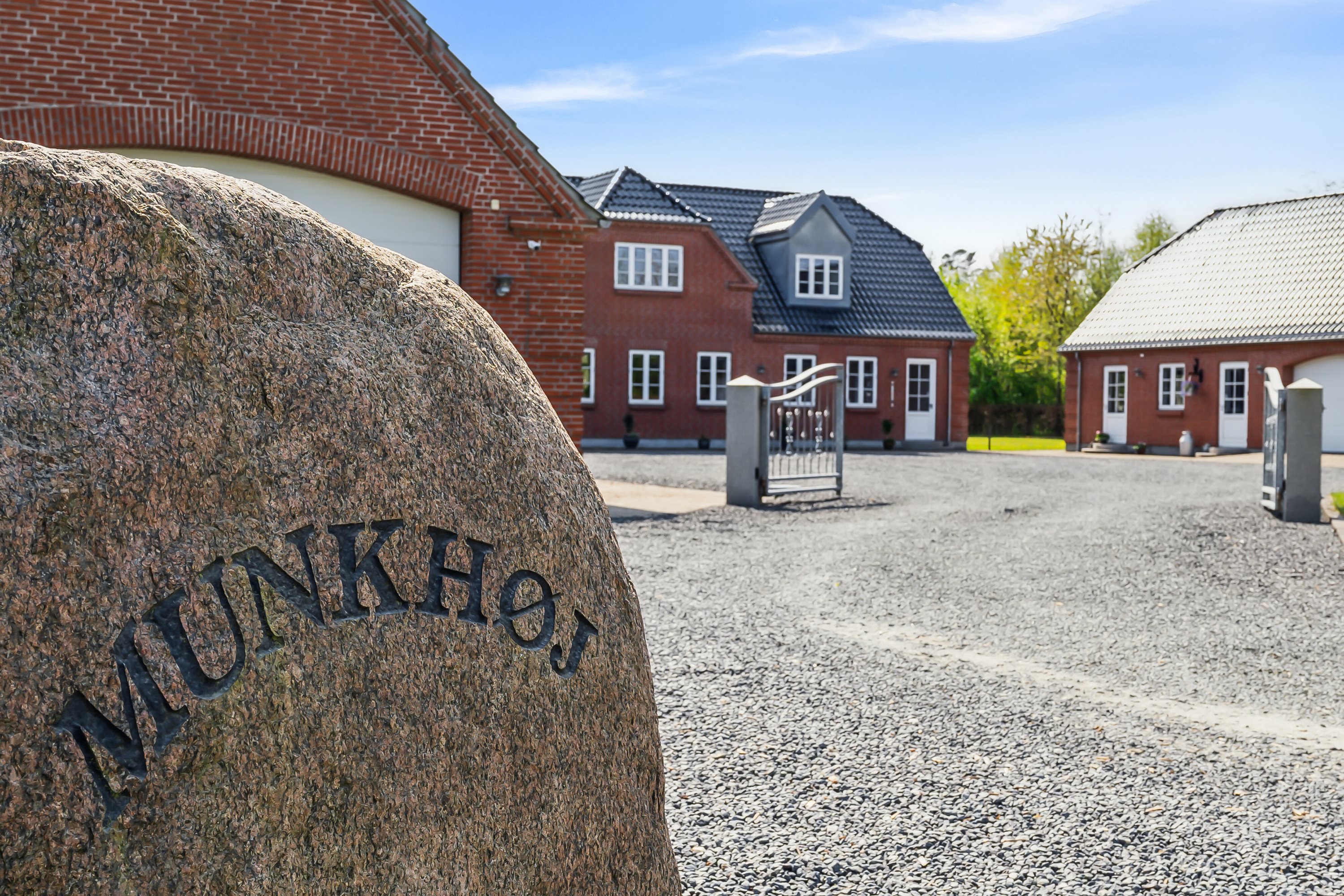 Fremhævet set fra vejen billede i fuldskærmstilstand. Billede af Munkhøjvej 4, Lundfod, 7330 Brande