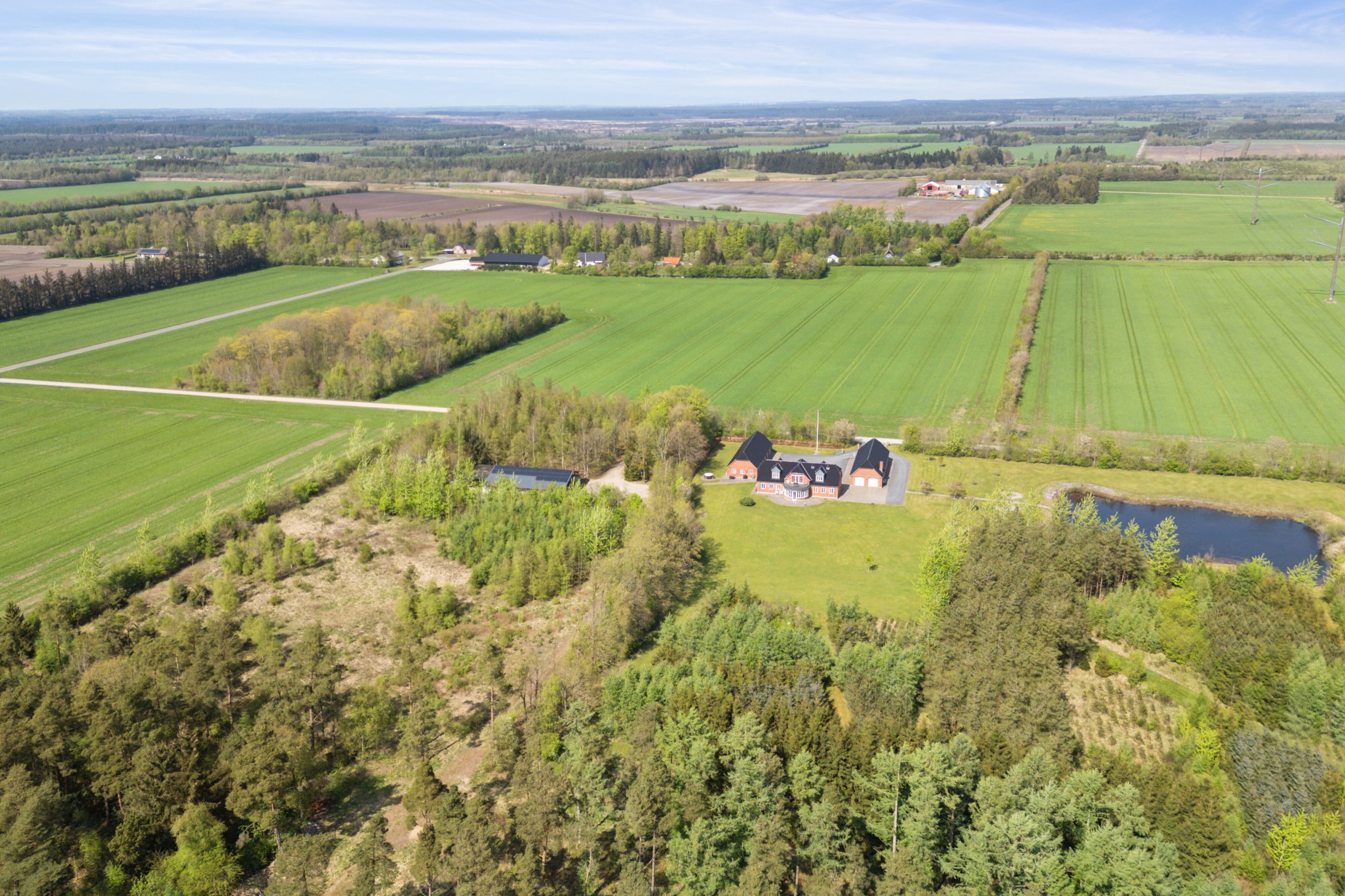 Fremhævet luftfoto billede i fuldskærmstilstand. Billede af Munkhøjvej 4, Lundfod, 7330 Brande