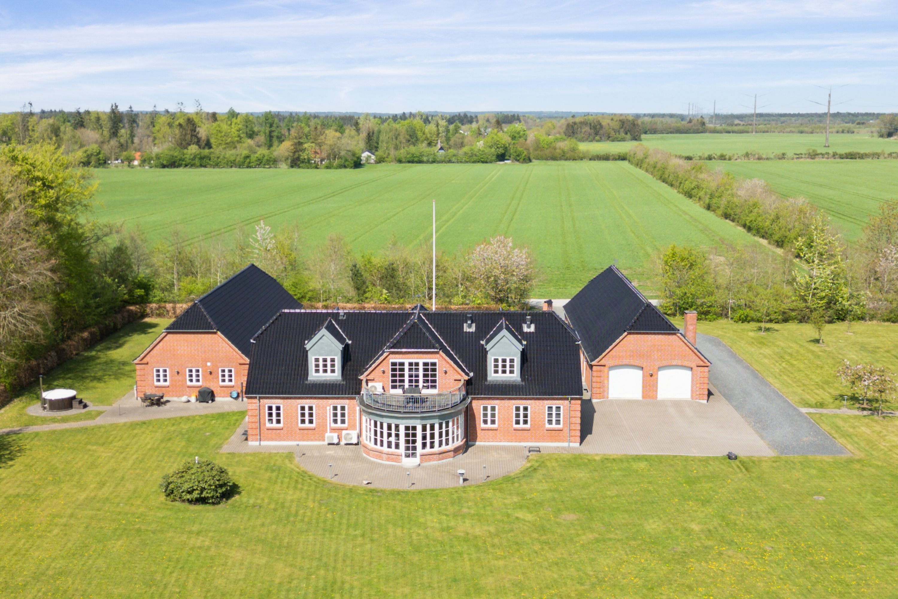 Fremhævet luftfoto billede i fuldskærmstilstand. Billede af Munkhøjvej 4, Lundfod, 7330 Brande