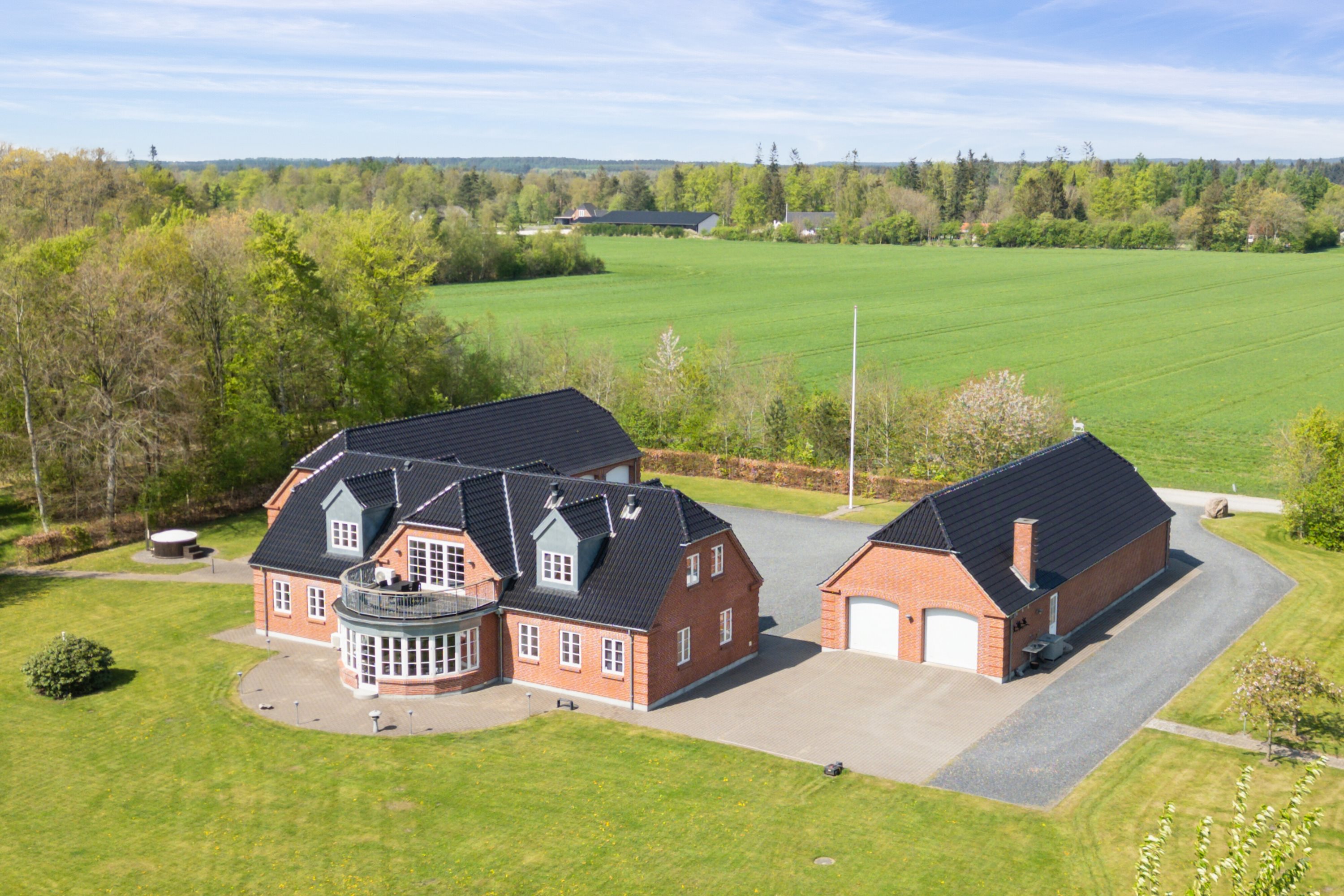 Fremhævet luftfoto billede i fuldskærmstilstand. Billede af Munkhøjvej 4, Lundfod, 7330 Brande