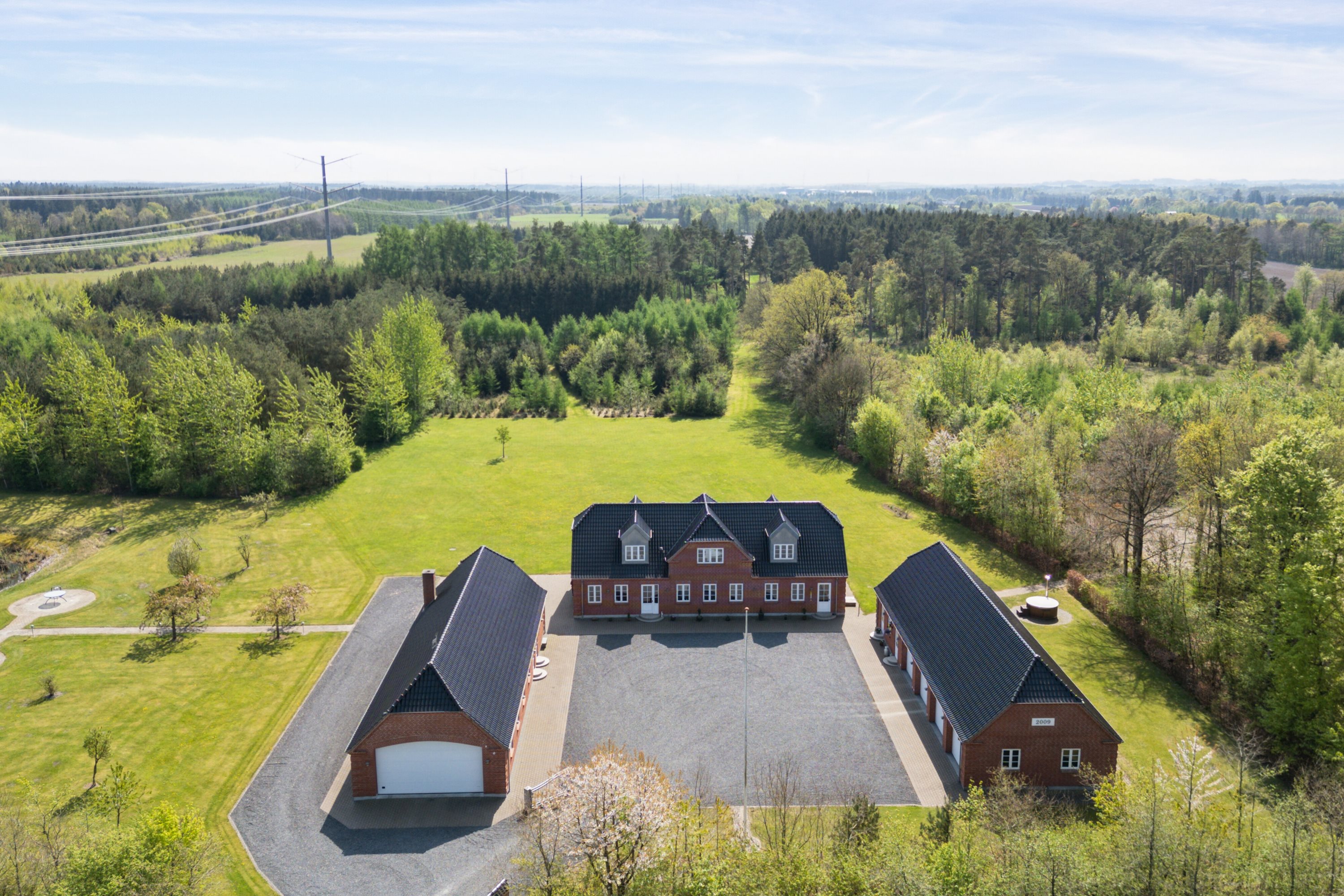 Fremhævet luftfoto billede i fuldskærmstilstand. Billede af Munkhøjvej 4, Lundfod, 7330 Brande