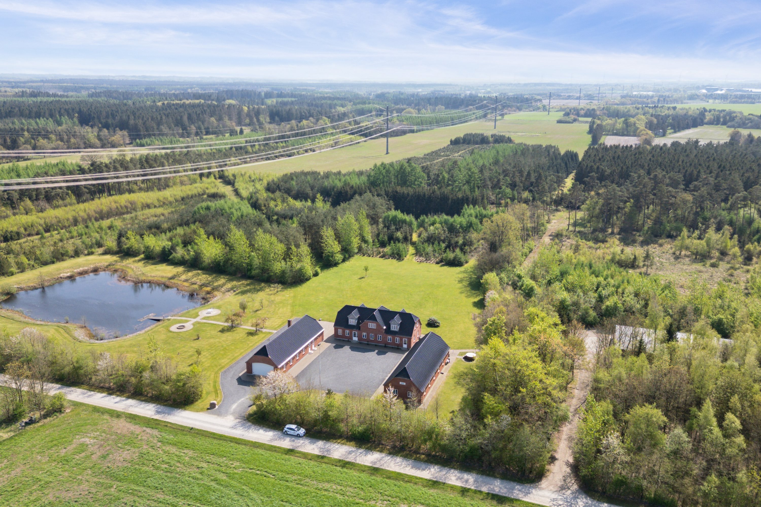 Fremhævet luftfoto billede i fuldskærmstilstand. Billede af Munkhøjvej 4, Lundfod, 7330 Brande