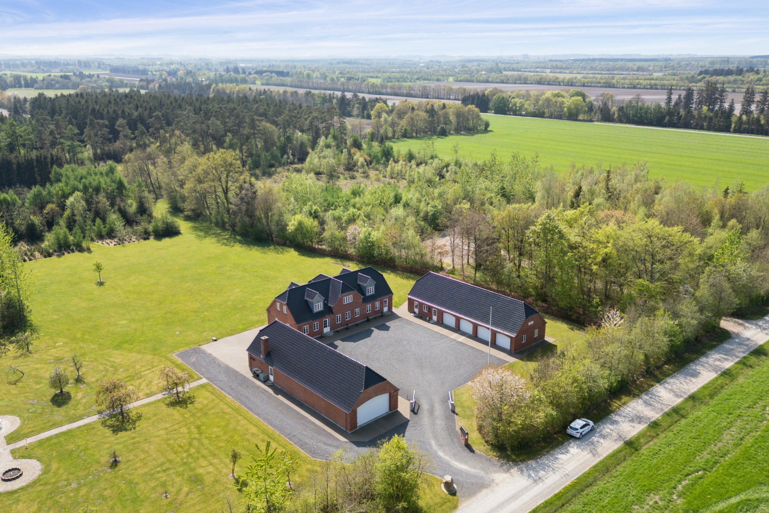 Fremhævet luftfoto billede i fuldskærmstilstand. Billede af Munkhøjvej 4, Lundfod, 7330 Brande