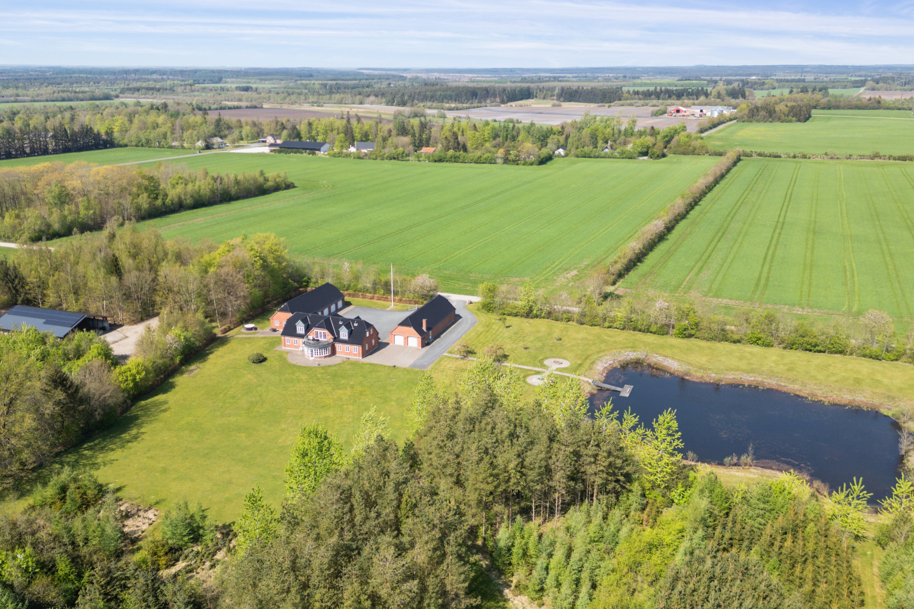 Fremhævet luftfoto billede i fuldskærmstilstand. Billede af Munkhøjvej 4, Lundfod, 7330 Brande