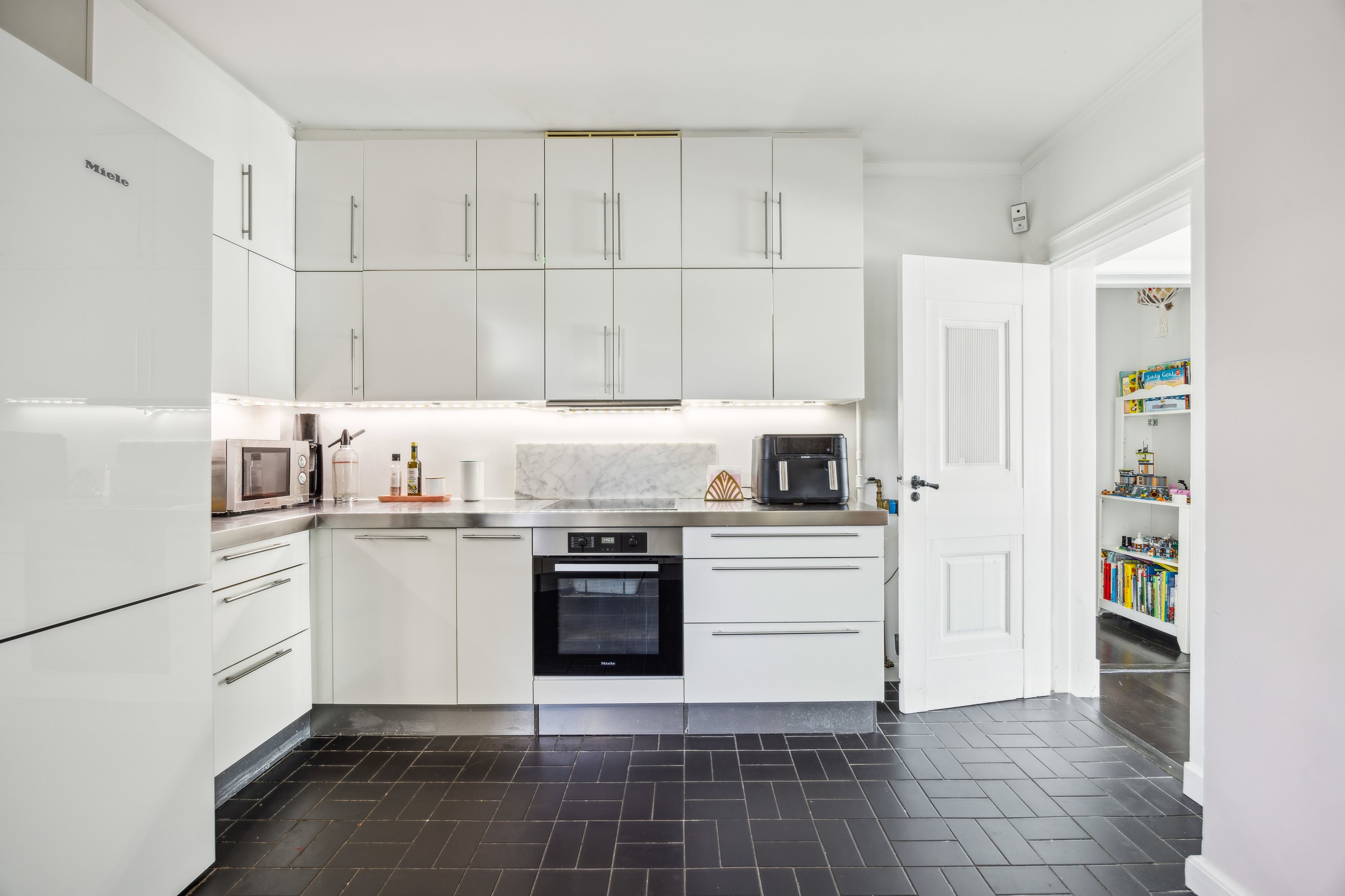 Fremhævet køkken billede i fuldskærmstilstand. Billede af Forchhammersvej 14, st.. th., 1920 Frederiksberg C