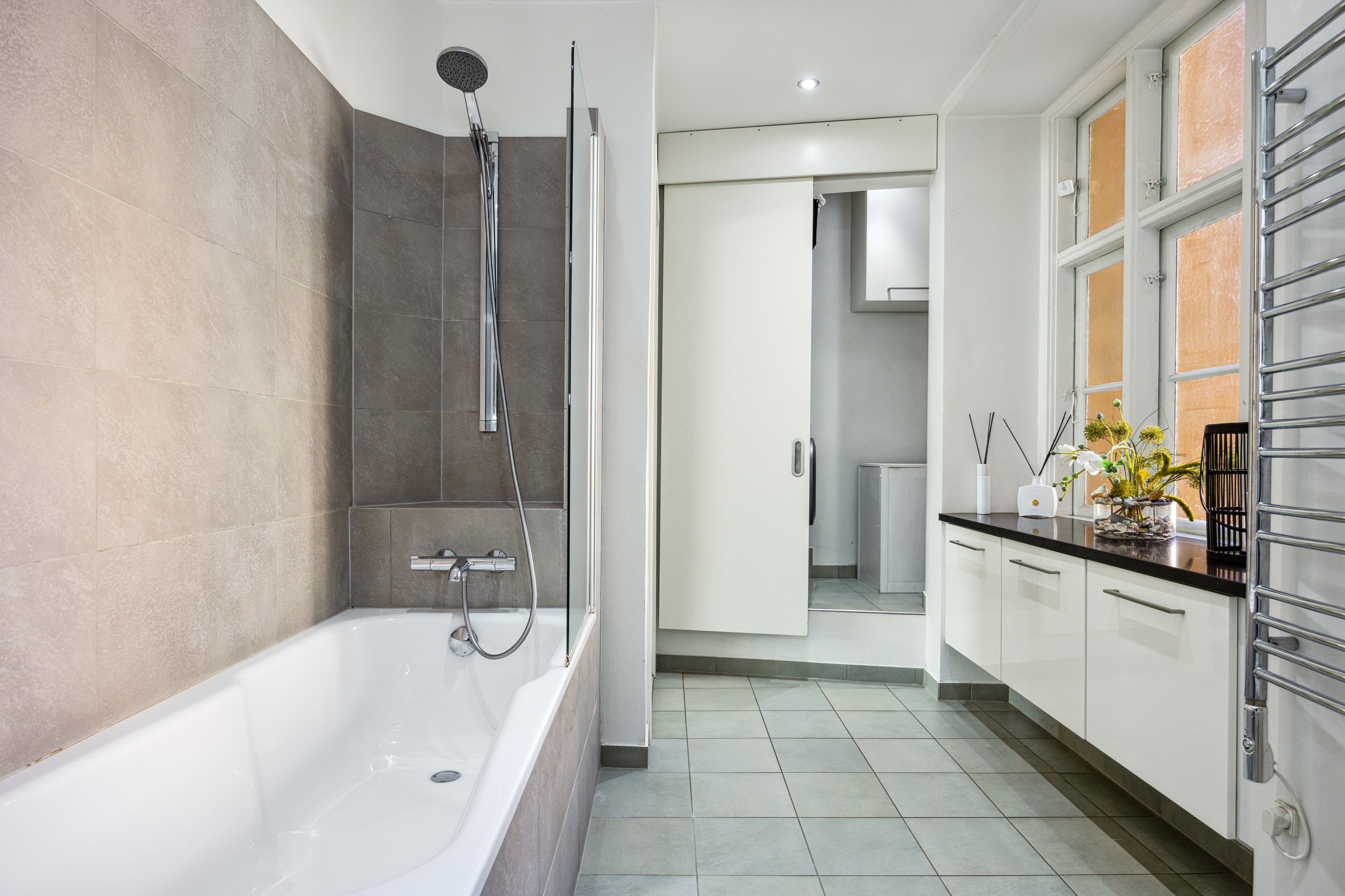 Fremhævet badeværelse billede i fuldskærmstilstand. Billede af Forchhammersvej 14, st.. th., 1920 Frederiksberg C