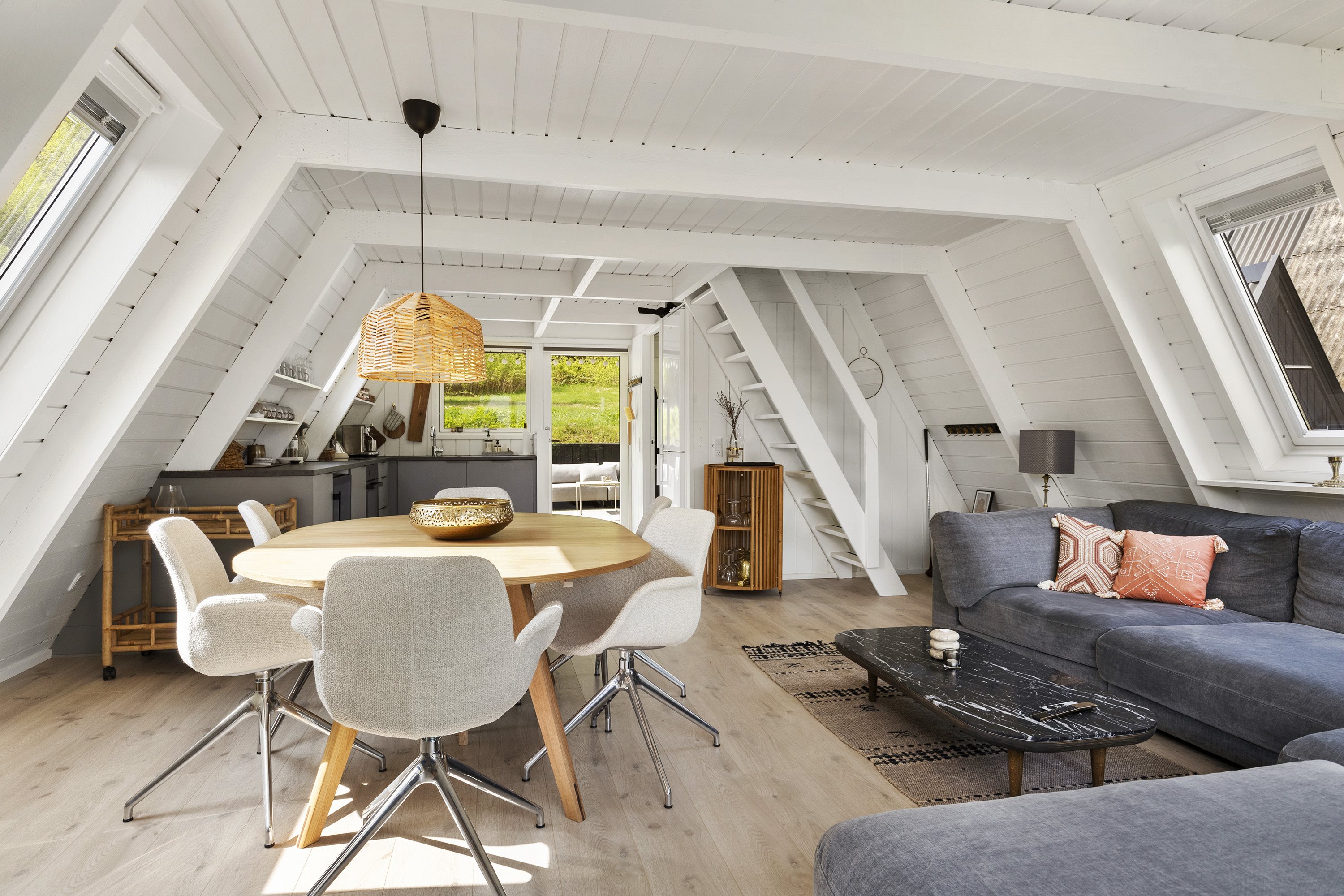 Fremhævet stue billede i fuldskærmstilstand. Billede af Golfsvinget 12, Gatten, 9640 Farsø