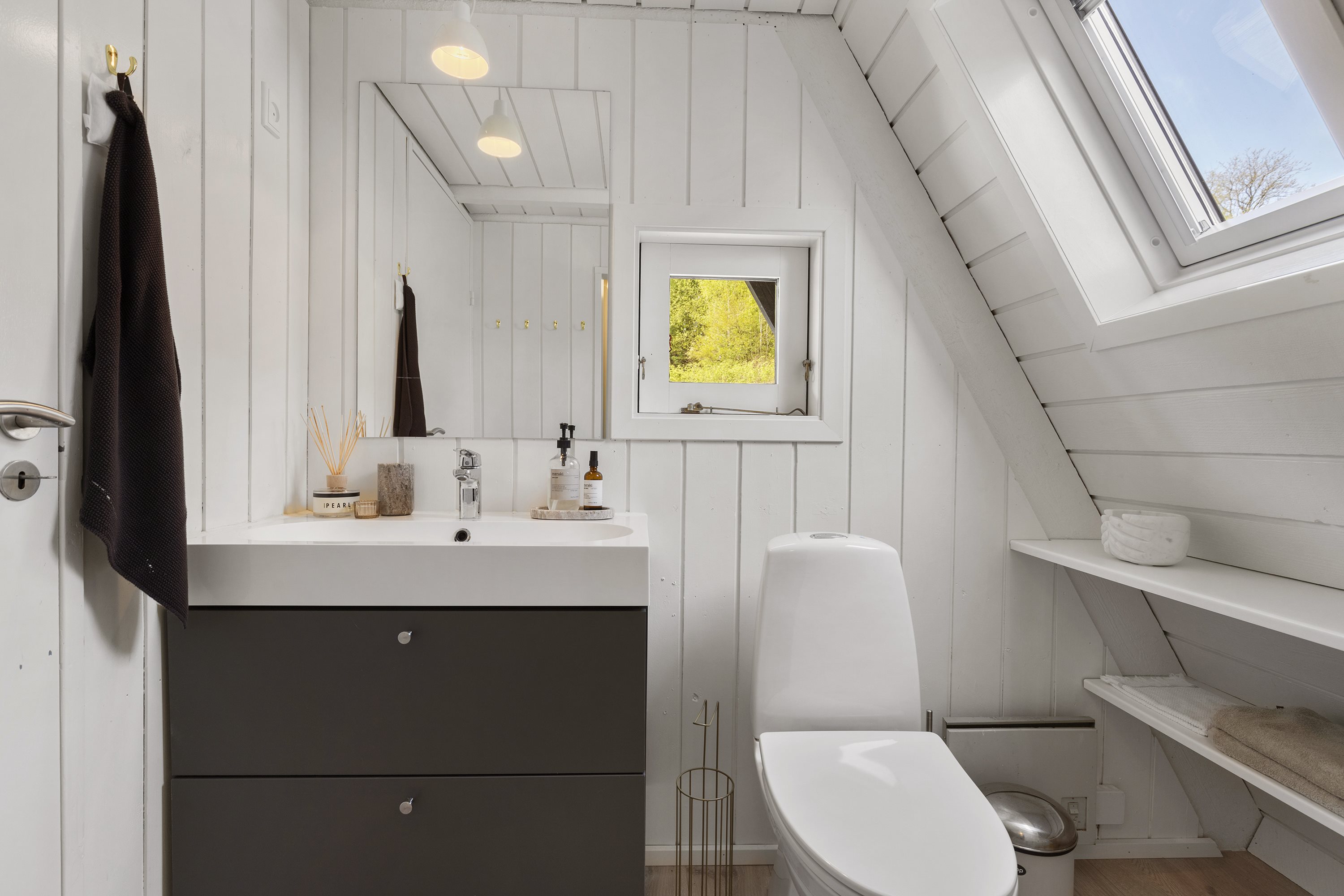 Fremhævet badeværelse billede i fuldskærmstilstand. Billede af Golfsvinget 12, Gatten, 9640 Farsø