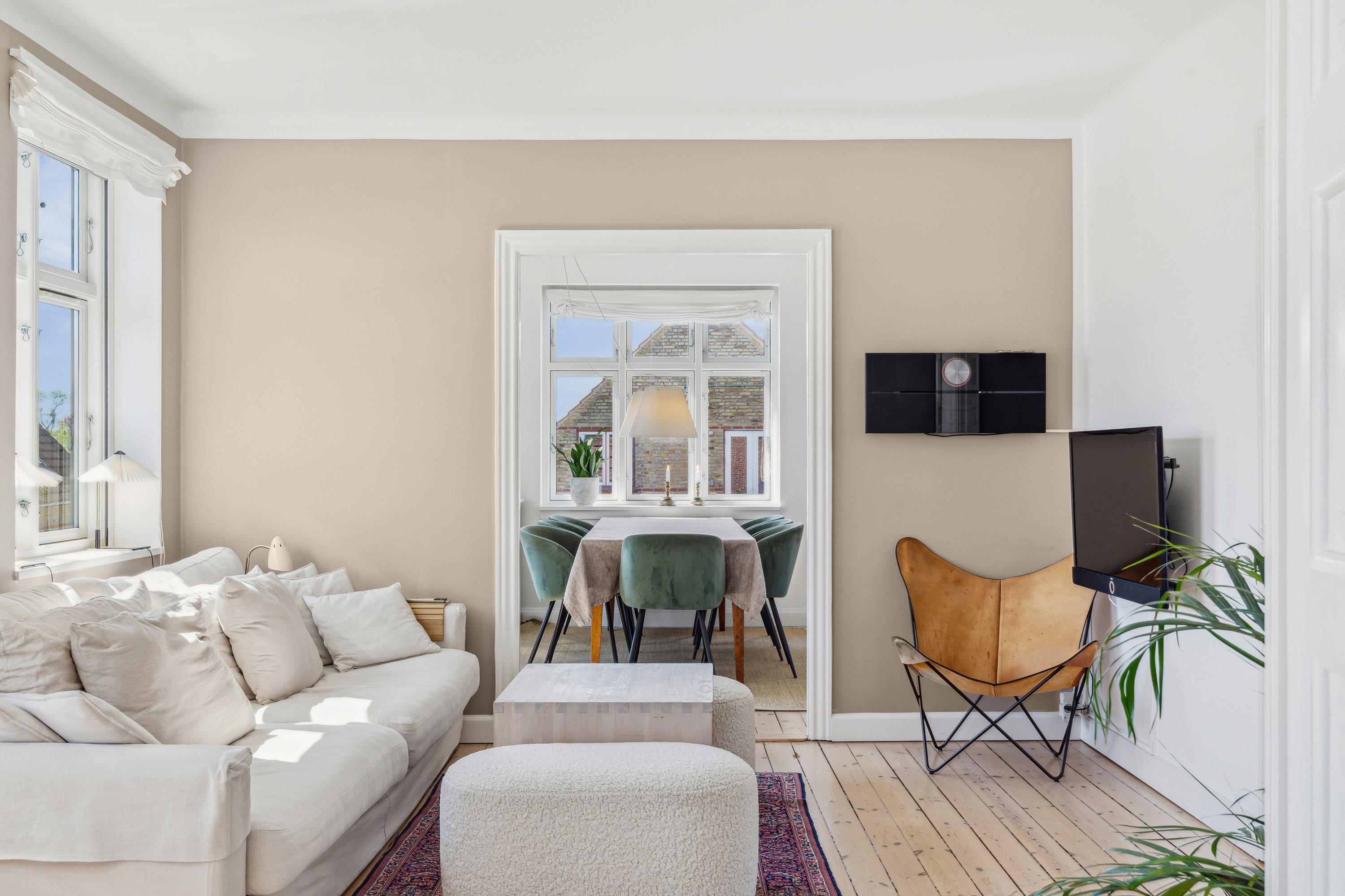 Fremhævet stue billede i fuldskærmstilstand. Billede af Hyltebjerg Allé 85, 1., 2720 Vanløse