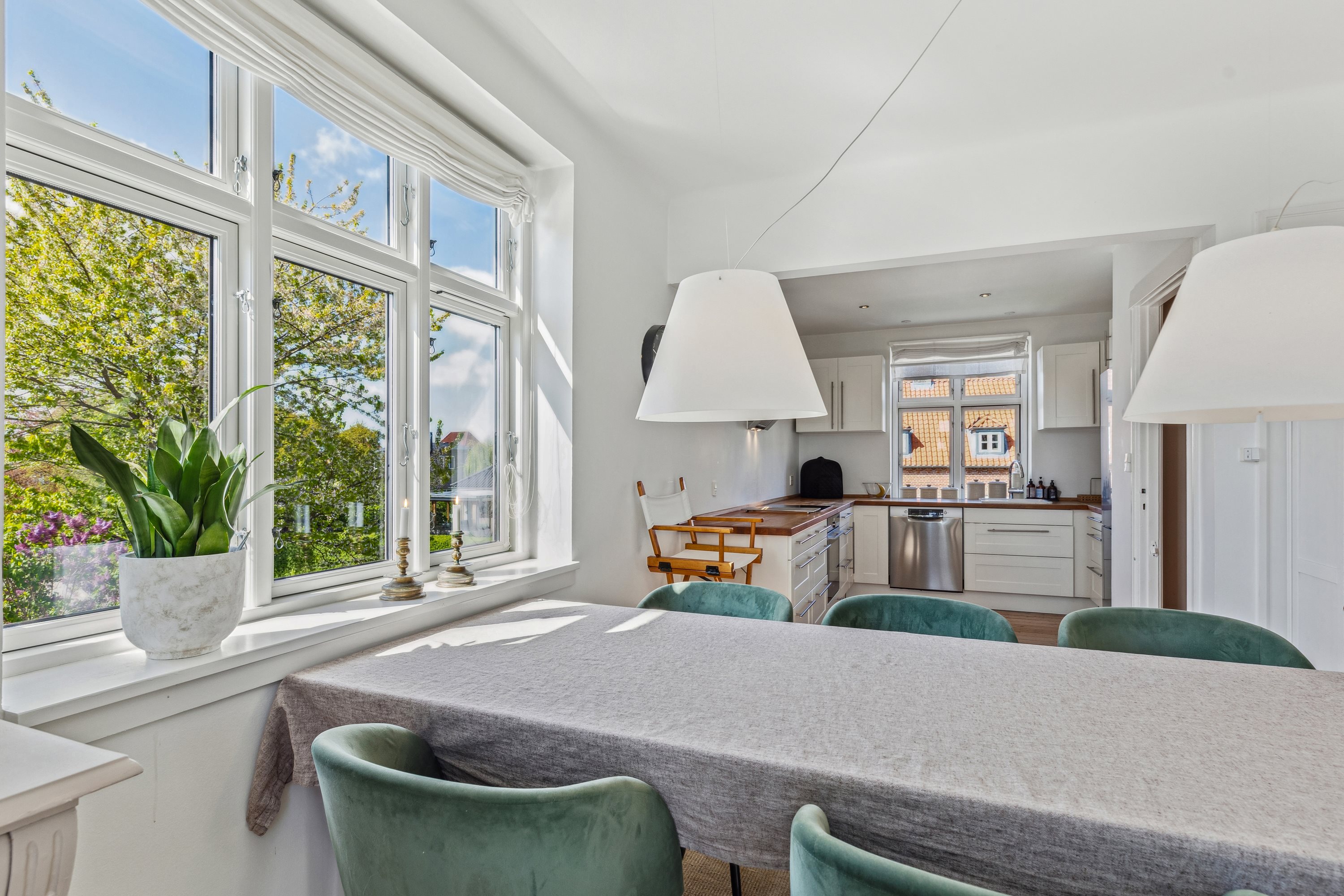 Fremhævet stue billede i fuldskærmstilstand. Billede af Hyltebjerg Allé 85, 1., 2720 Vanløse