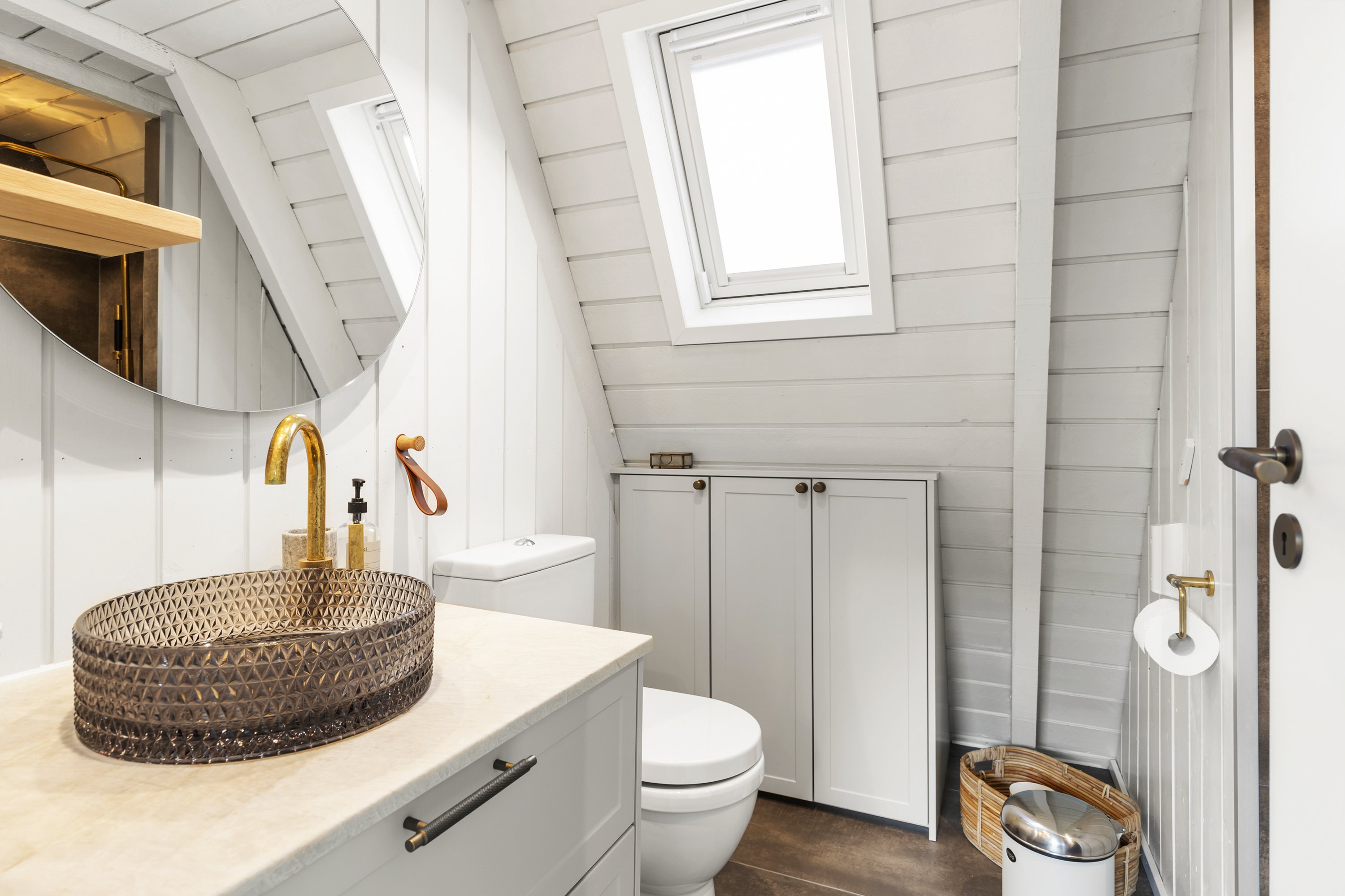 Fremhævet toilet billede i fuldskærmstilstand. Billede af Golfsvinget 19, Gatten, 9640 Farsø