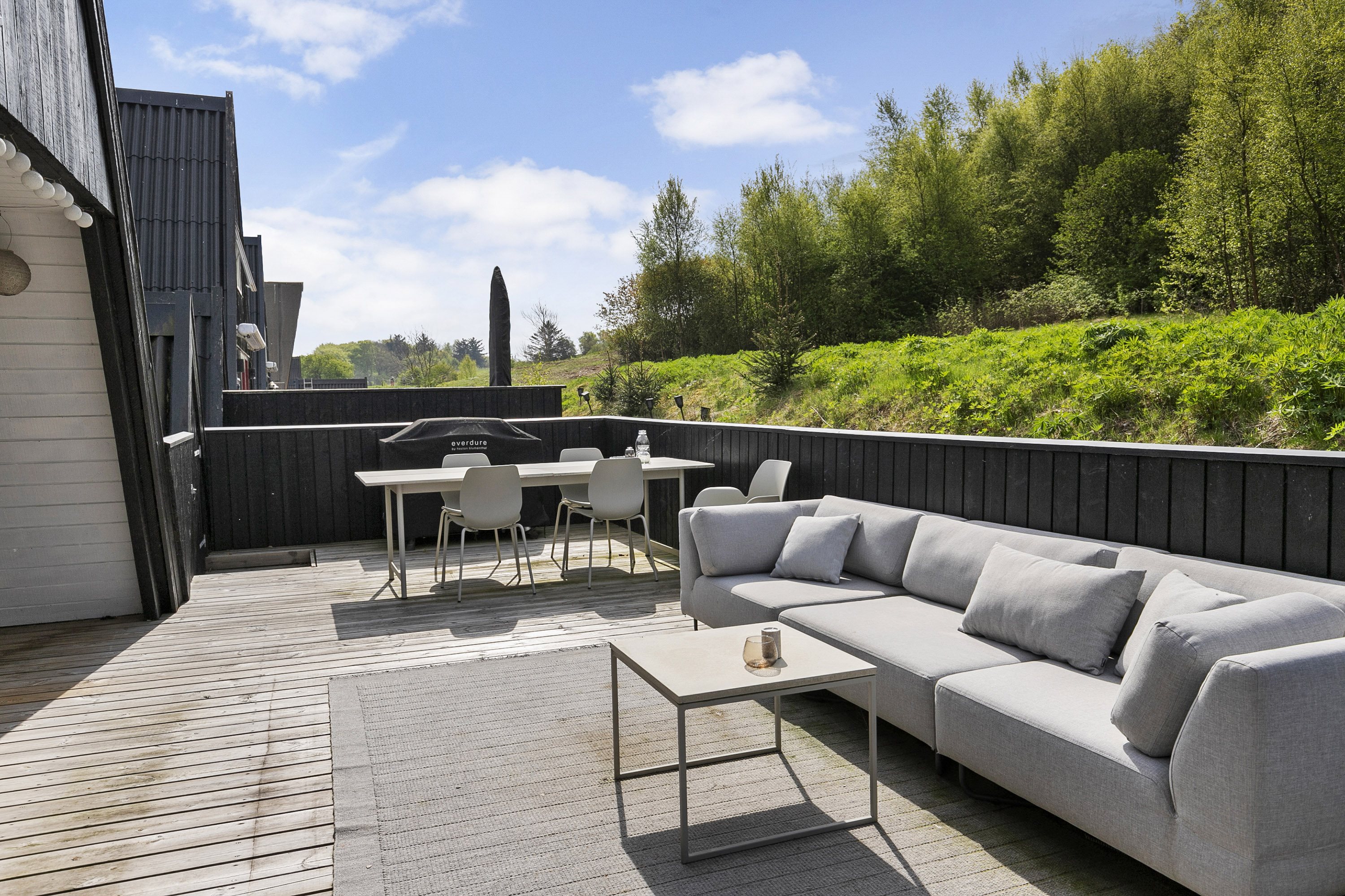 Fremhævet terrasse billede i fuldskærmstilstand. Billede af Golfsvinget 12, Gatten, 9640 Farsø