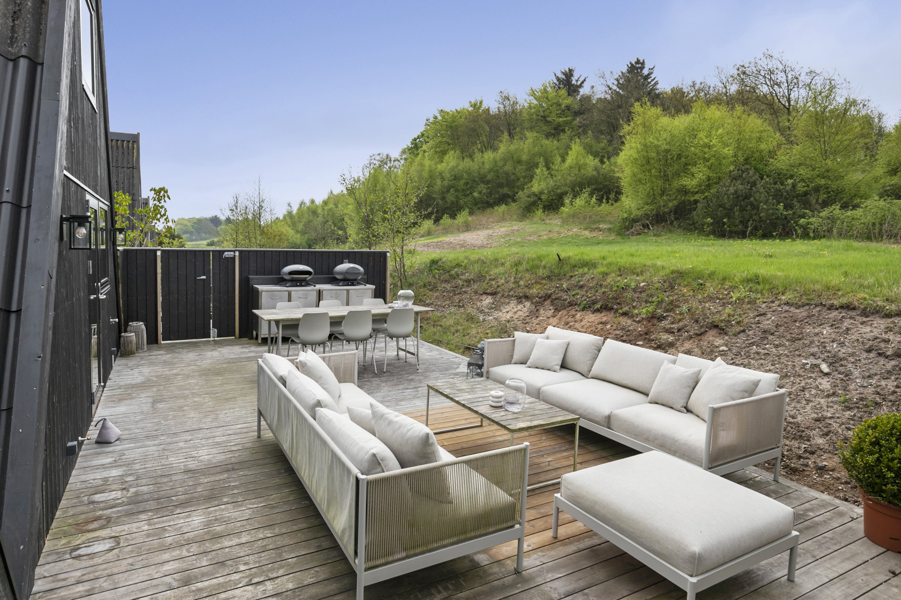 Fremhævet terrasse billede i fuldskærmstilstand. Billede af Golfsvinget 19, Gatten, 9640 Farsø