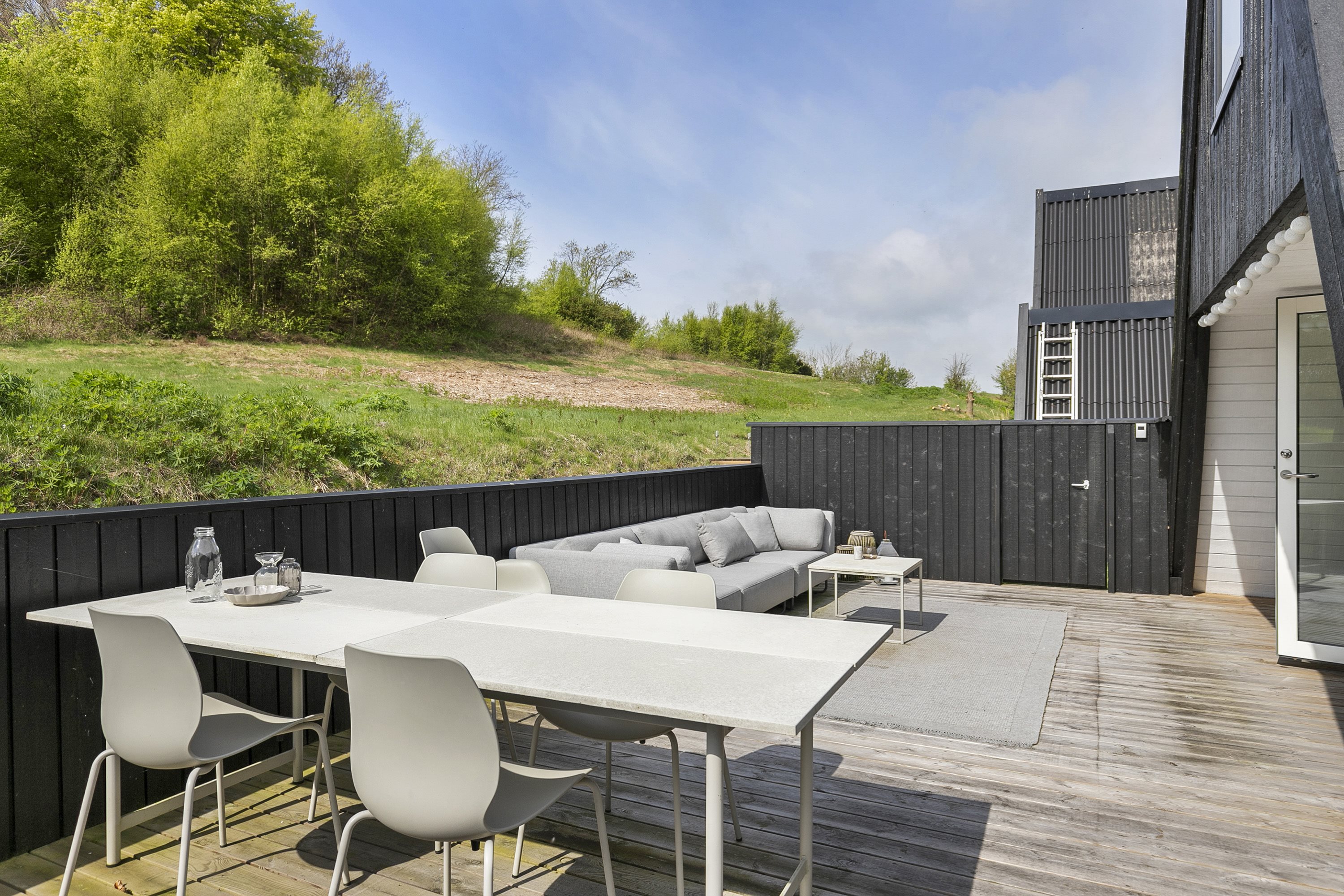 Fremhævet terrasse billede i fuldskærmstilstand. Billede af Golfsvinget 12, Gatten, 9640 Farsø