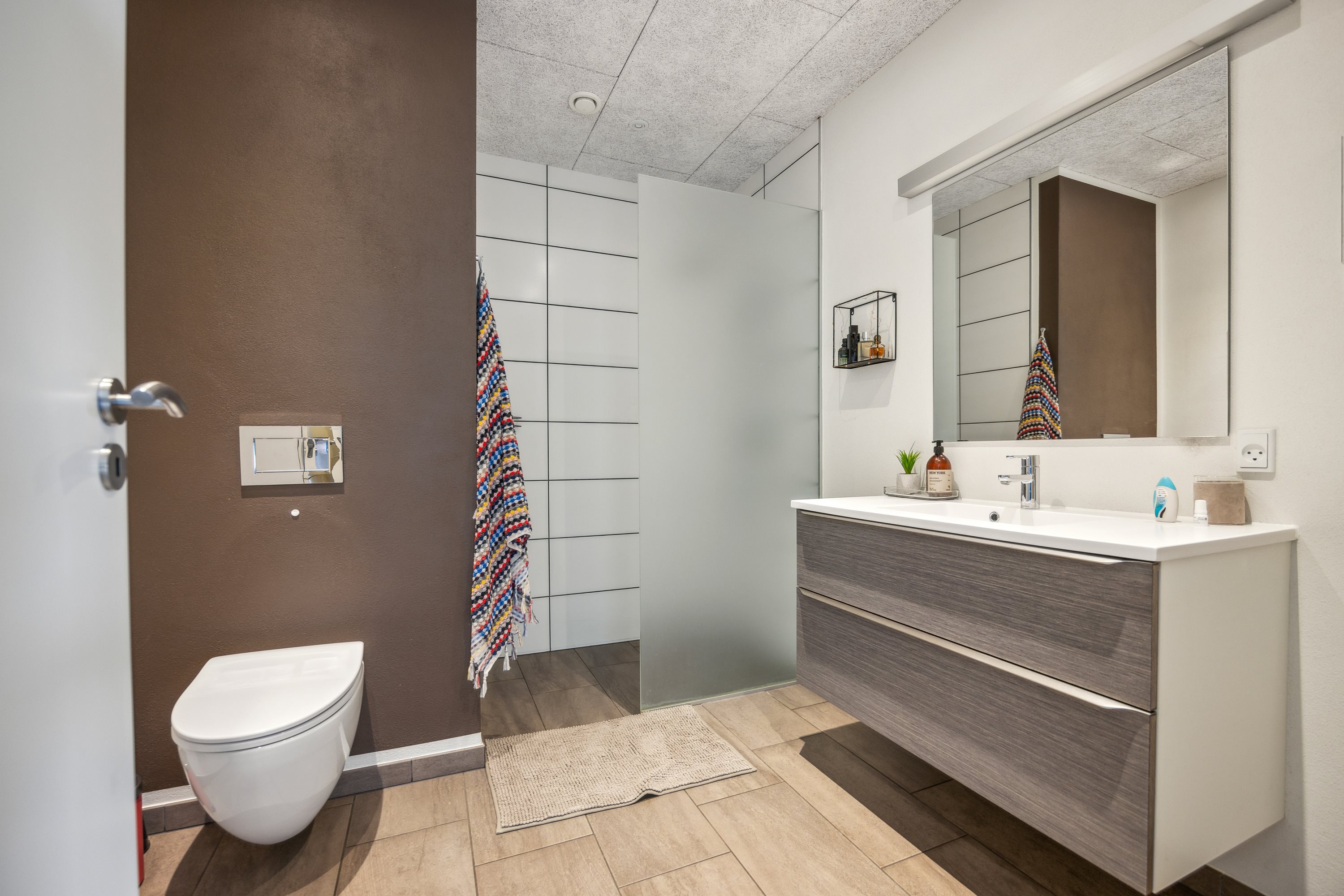 Fremhævet badeværelse billede i fuldskærmstilstand. Billede af Johannes V. Jensens Vej 1, 9500 Hobro