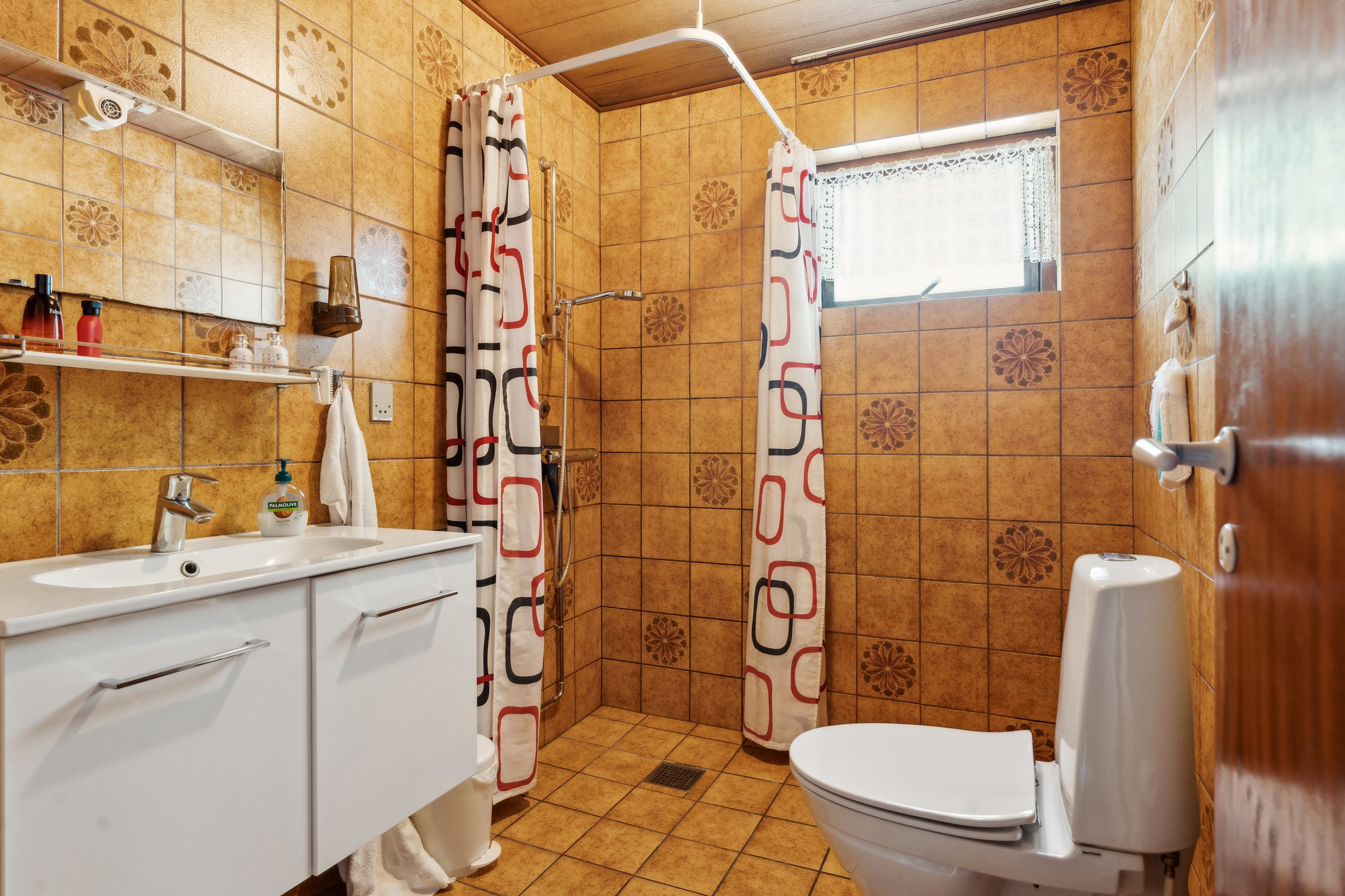 Fremhævet badeværelse billede i fuldskærmstilstand. Billede af Bjerrevej 7, 8840 Rødkærsbro