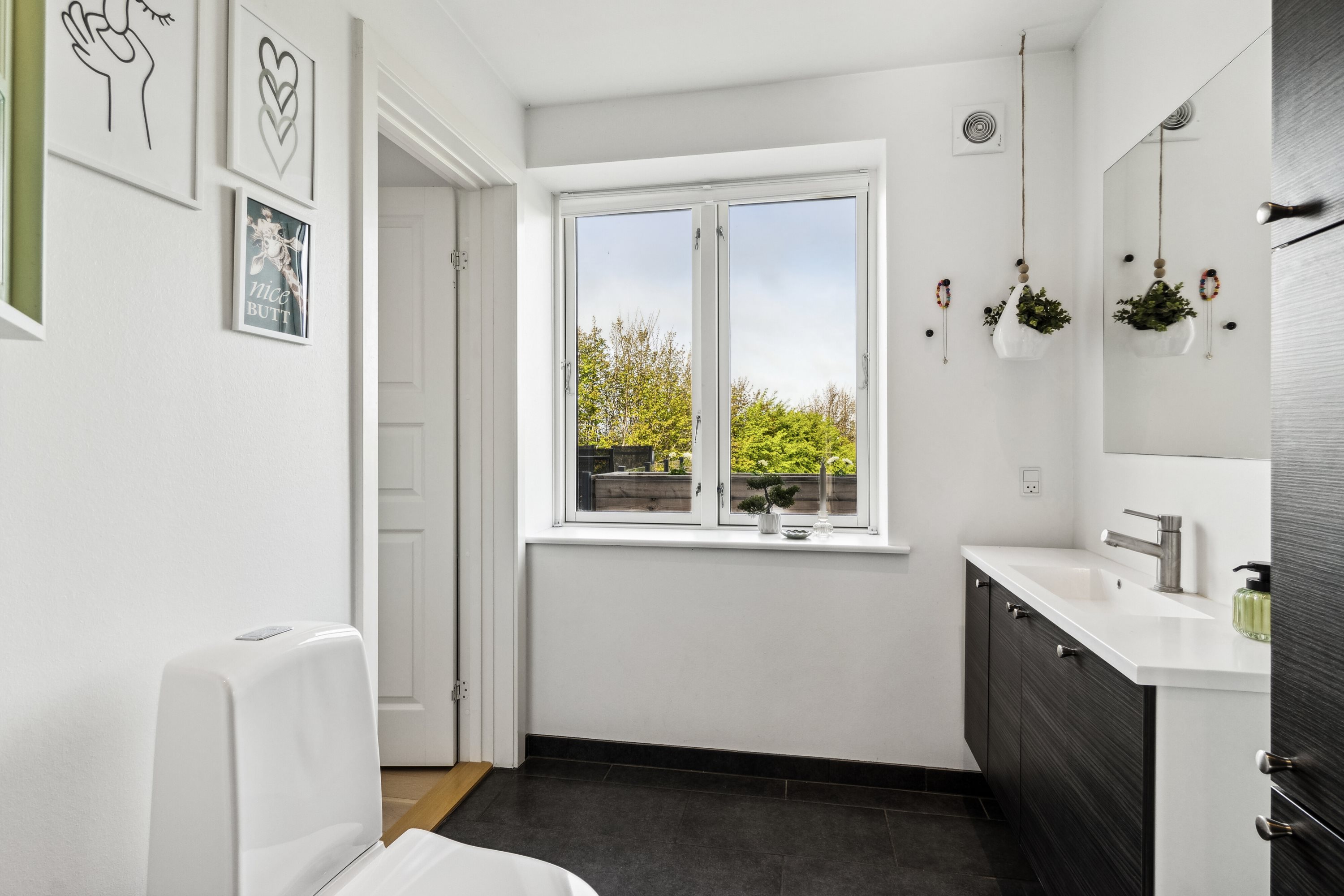 Fremhævet badeværelse billede i fuldskærmstilstand. Billede af Dybedalsvej 1, Tolsager, 4550 Asnæs