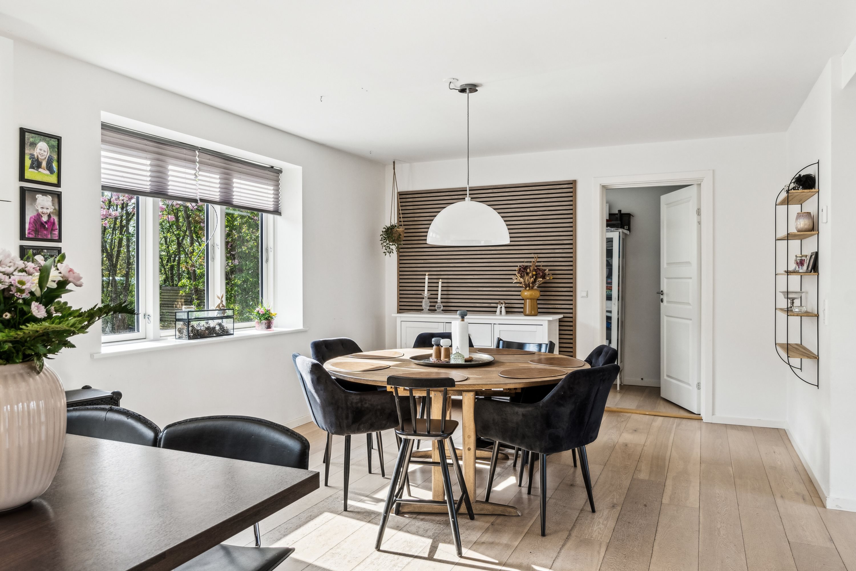 Fremhævet spisestue billede i fuldskærmstilstand. Billede af Dybedalsvej 1, Tolsager, 4550 Asnæs