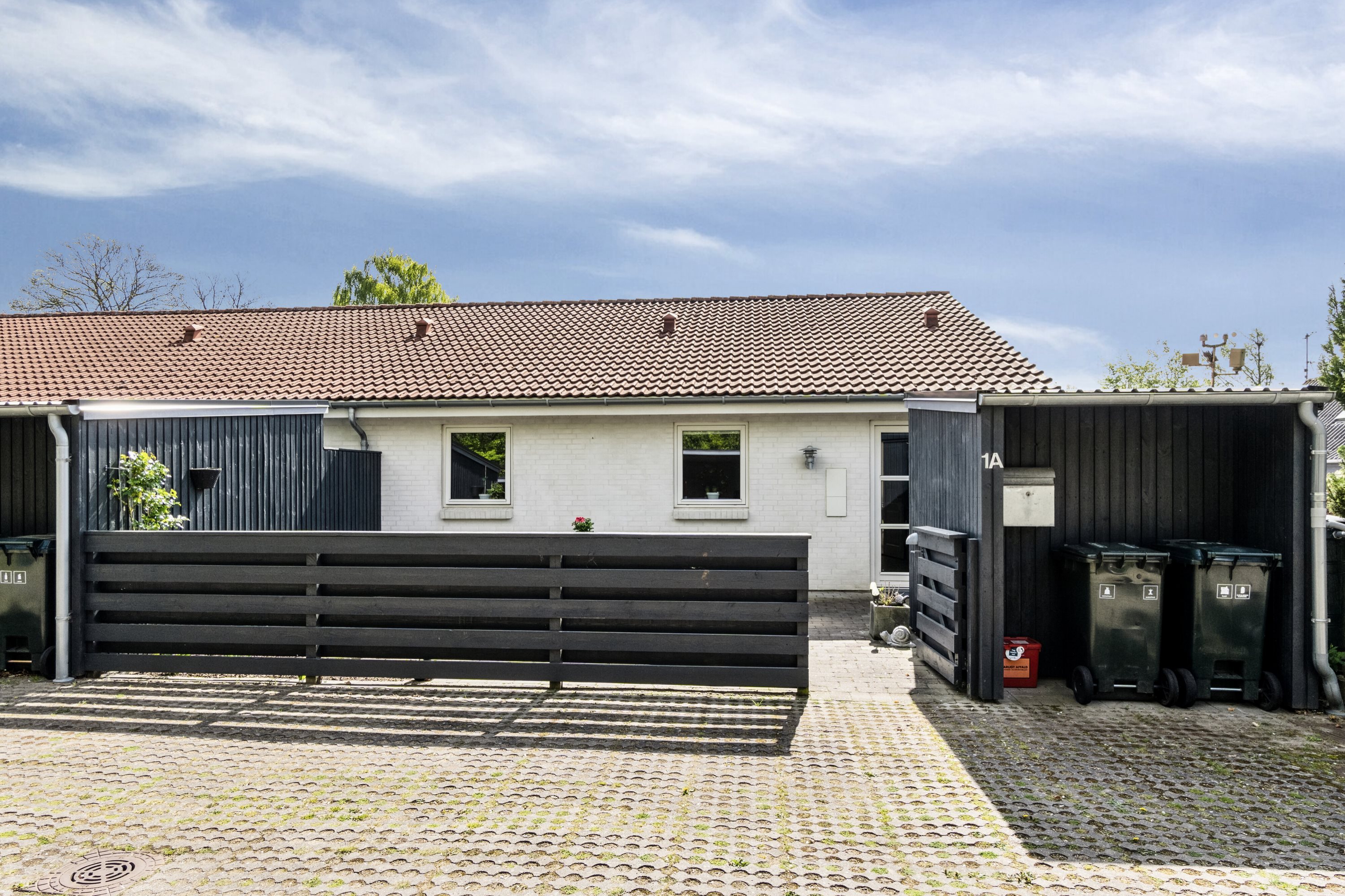 Fremhævet set fra vejen billede i fuldskærmstilstand. Billede af Vinkelvej 1A, 4573 Højby