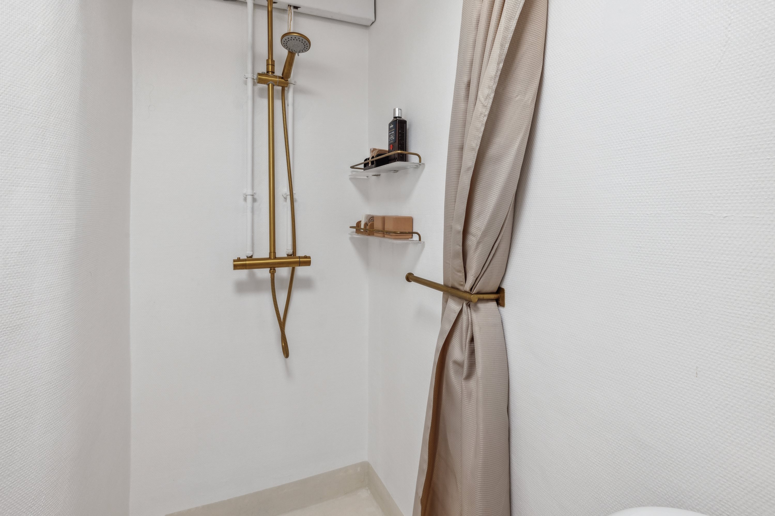 Fremhævet badeværelse billede i fuldskærmstilstand. Billede af Hobro Landevej 131, Nr Vinge, 8830 Tjele