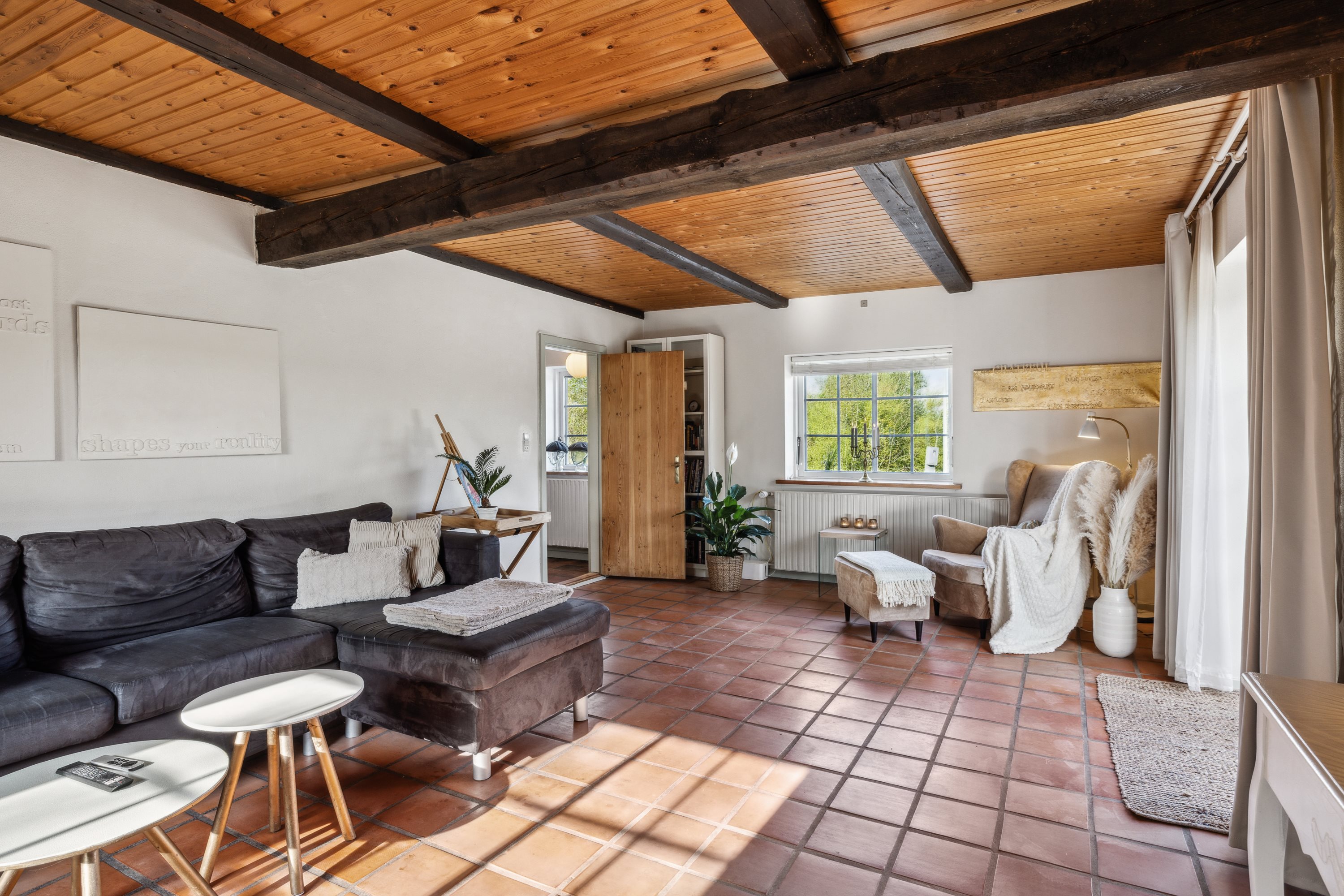 Fremhævet stue billede i fuldskærmstilstand. Billede af Hobro Landevej 131, Nr Vinge, 8830 Tjele