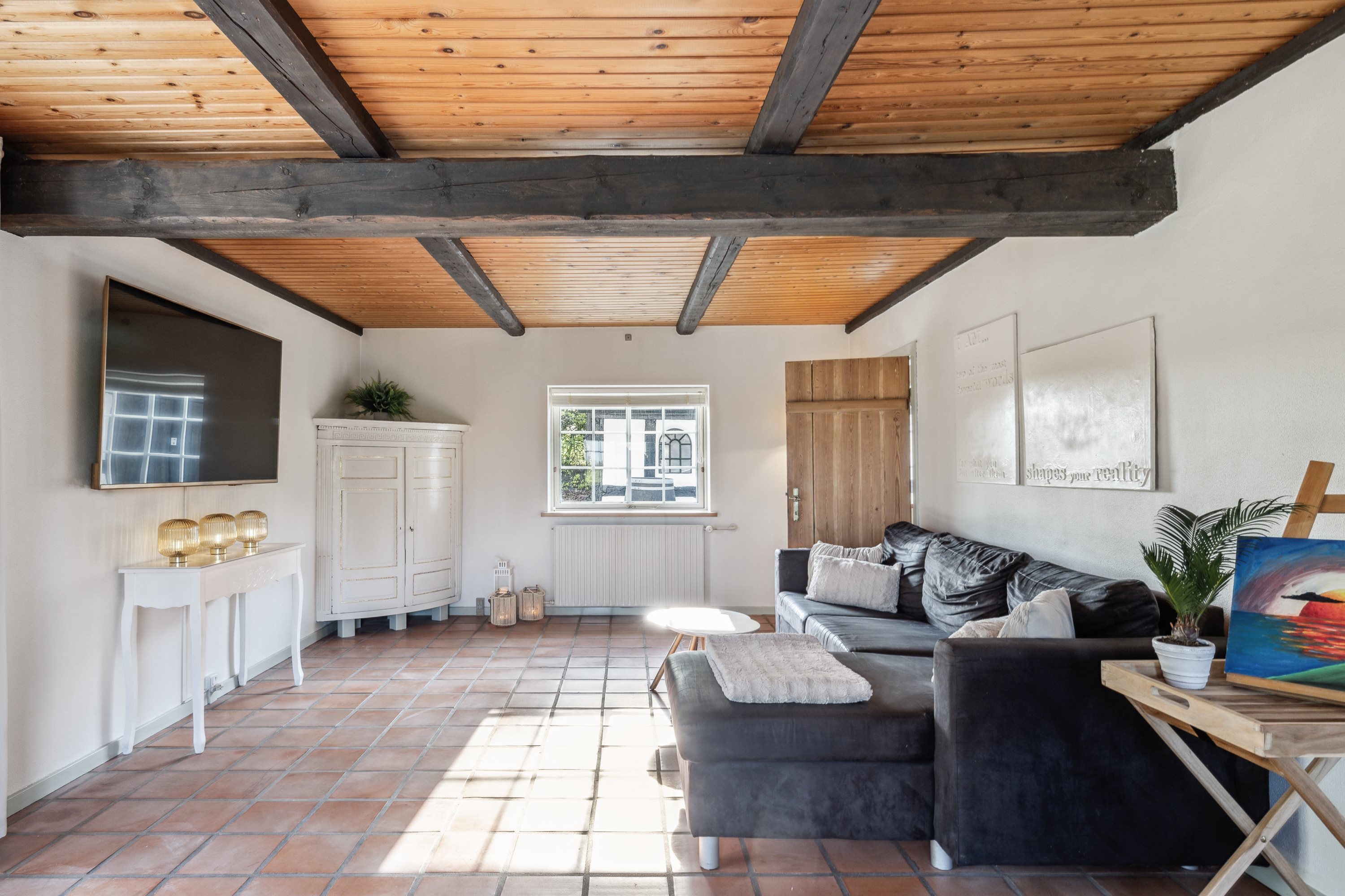 Fremhævet stue billede i fuldskærmstilstand. Billede af Hobro Landevej 131, Nr Vinge, 8830 Tjele