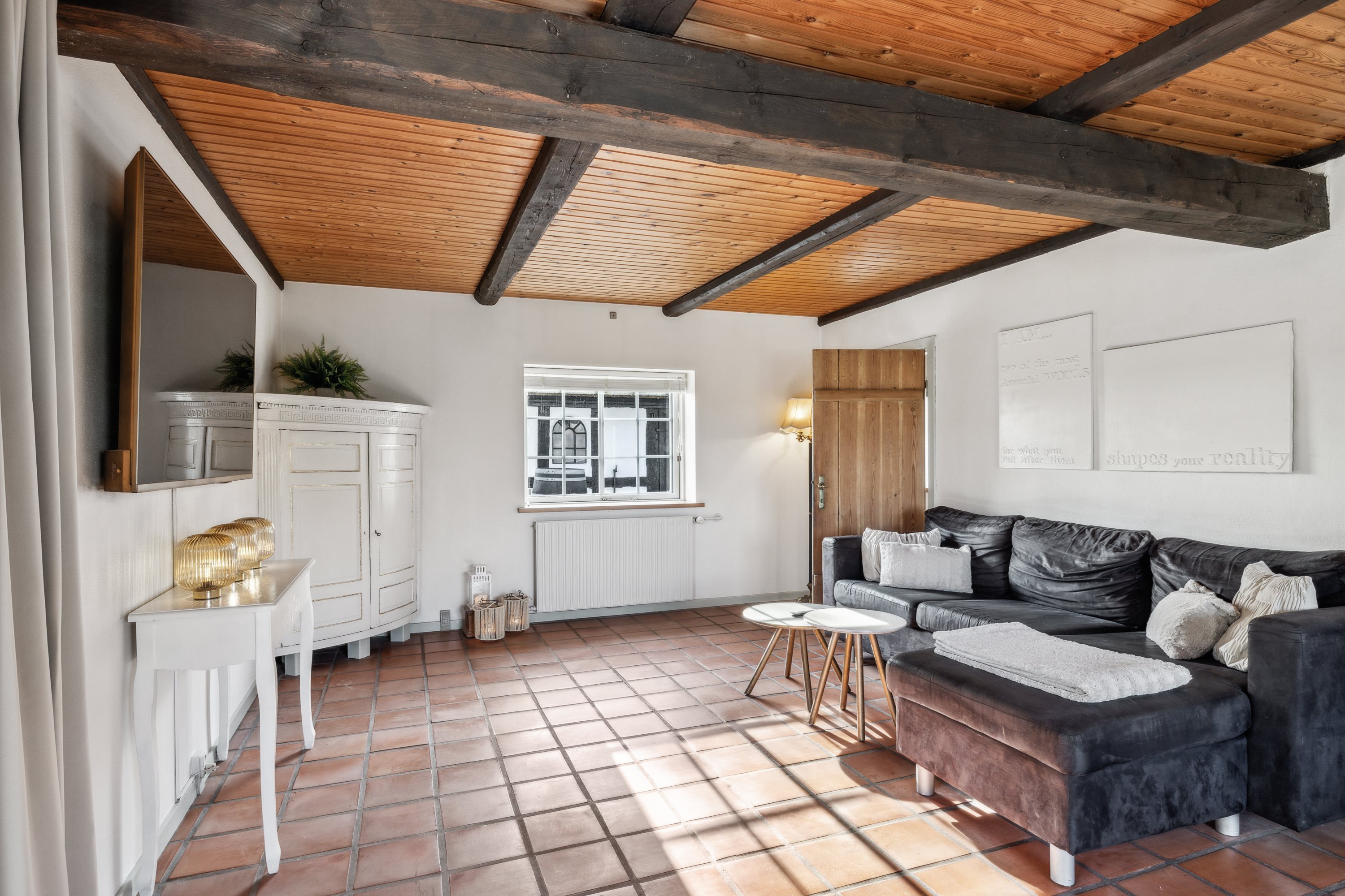 Fremhævet stue billede i fuldskærmstilstand. Billede af Hobro Landevej 131, Nr Vinge, 8830 Tjele