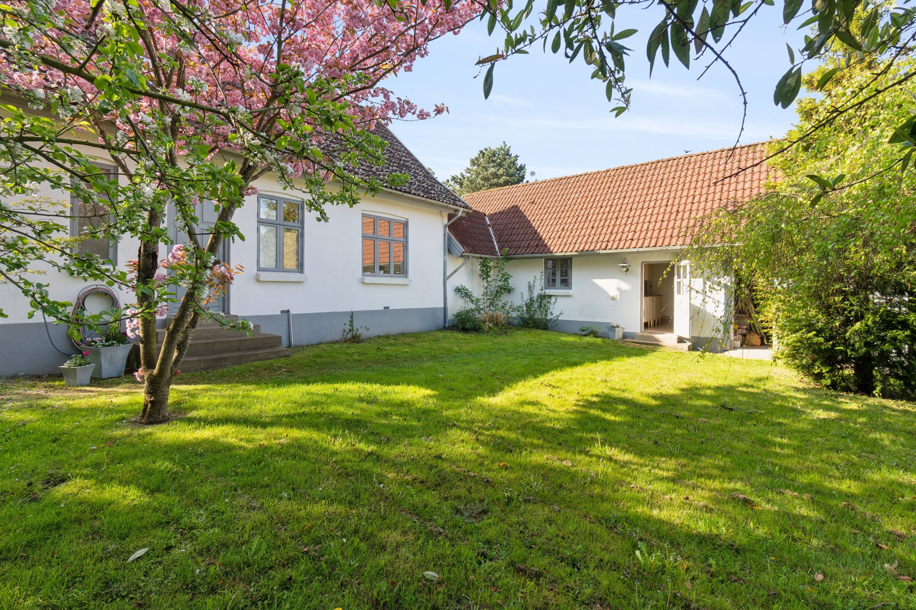 Miniaturebillede 1: set fra haven. Billede af Ved Gadekæret 7, Skibinge, 4720 Præstø