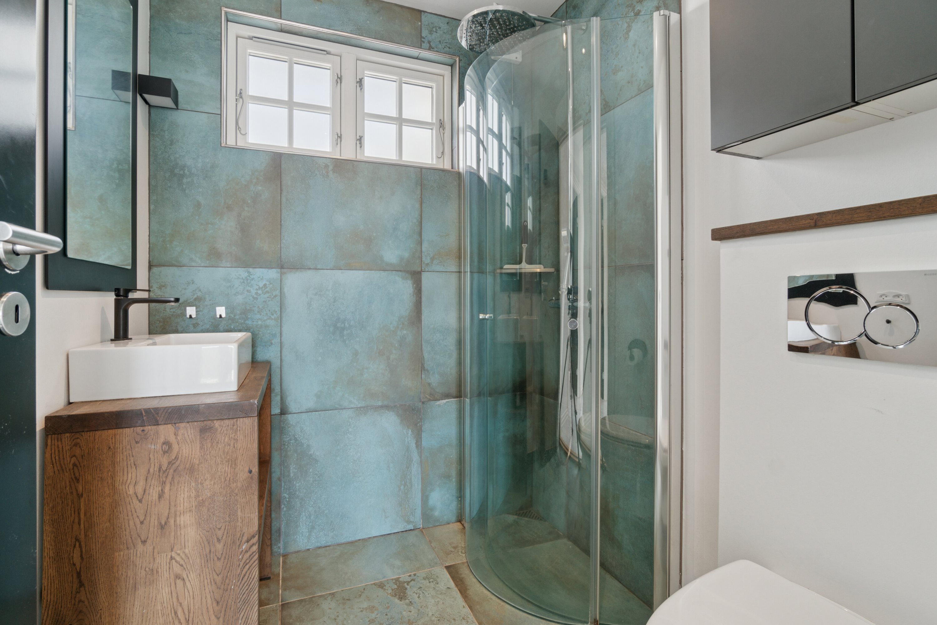 Fremhævet badeværelse billede i fuldskærmstilstand. Billede af Brinkevej 14C, Sandkås, 3770 Allinge