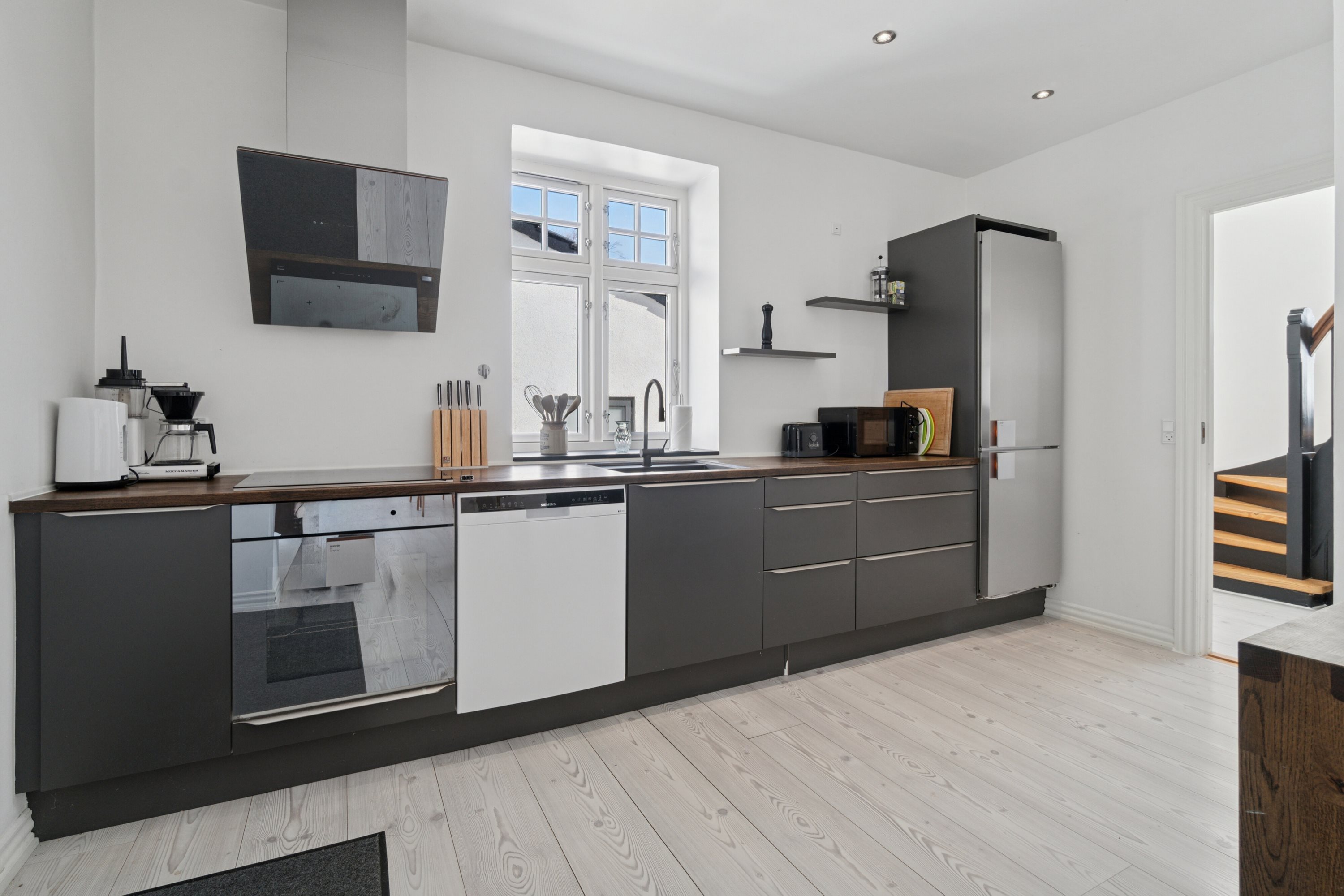 Fremhævet køkken billede i fuldskærmstilstand. Billede af Brinkevej 14C, Sandkås, 3770 Allinge